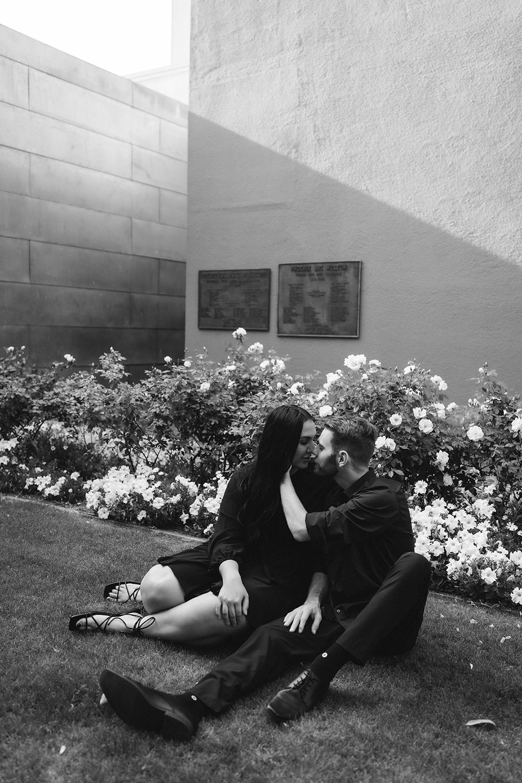 Engagement photos in Phoenix Art Museum 
