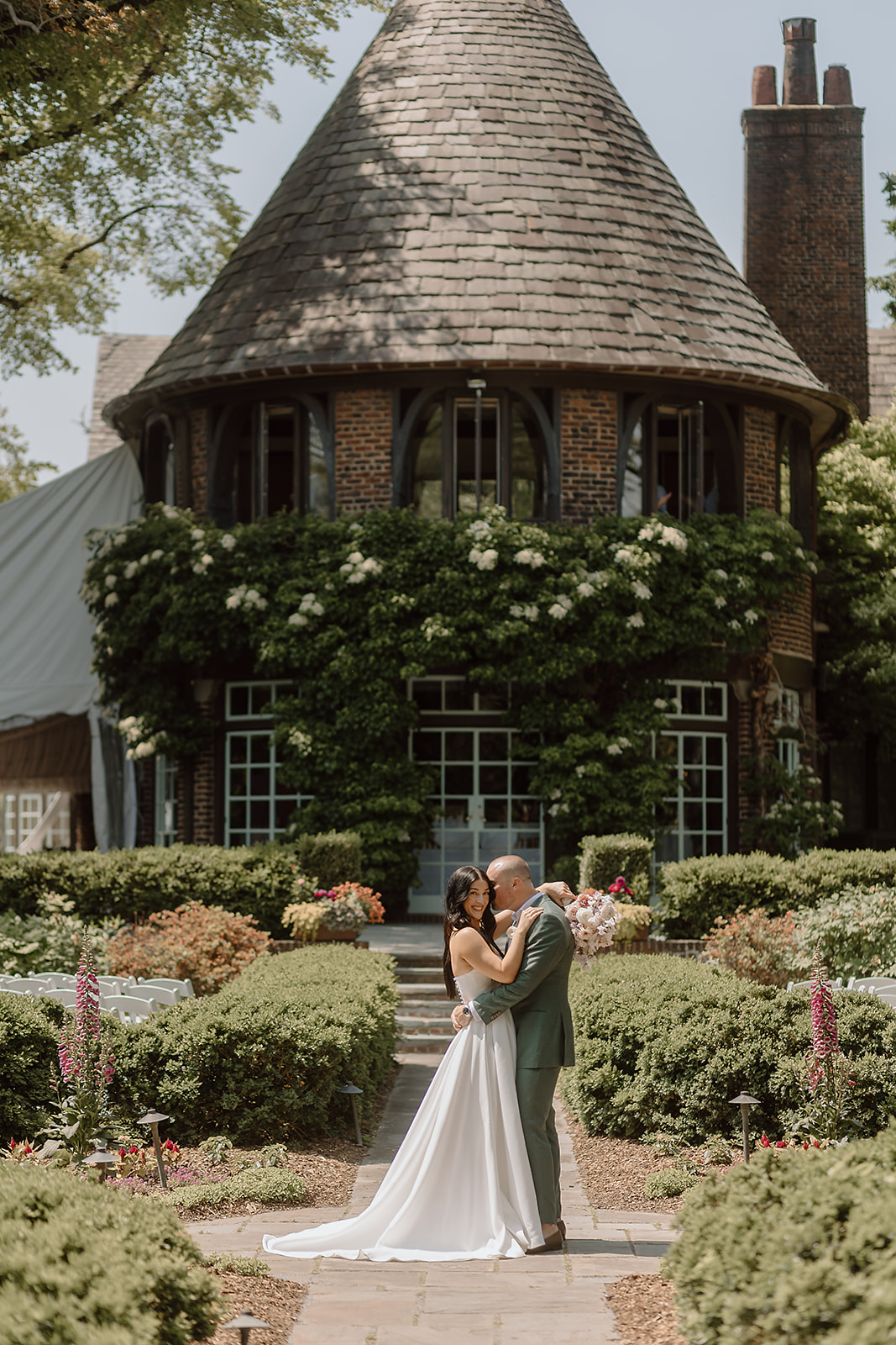 a spring-time wedding at Greenville country club 