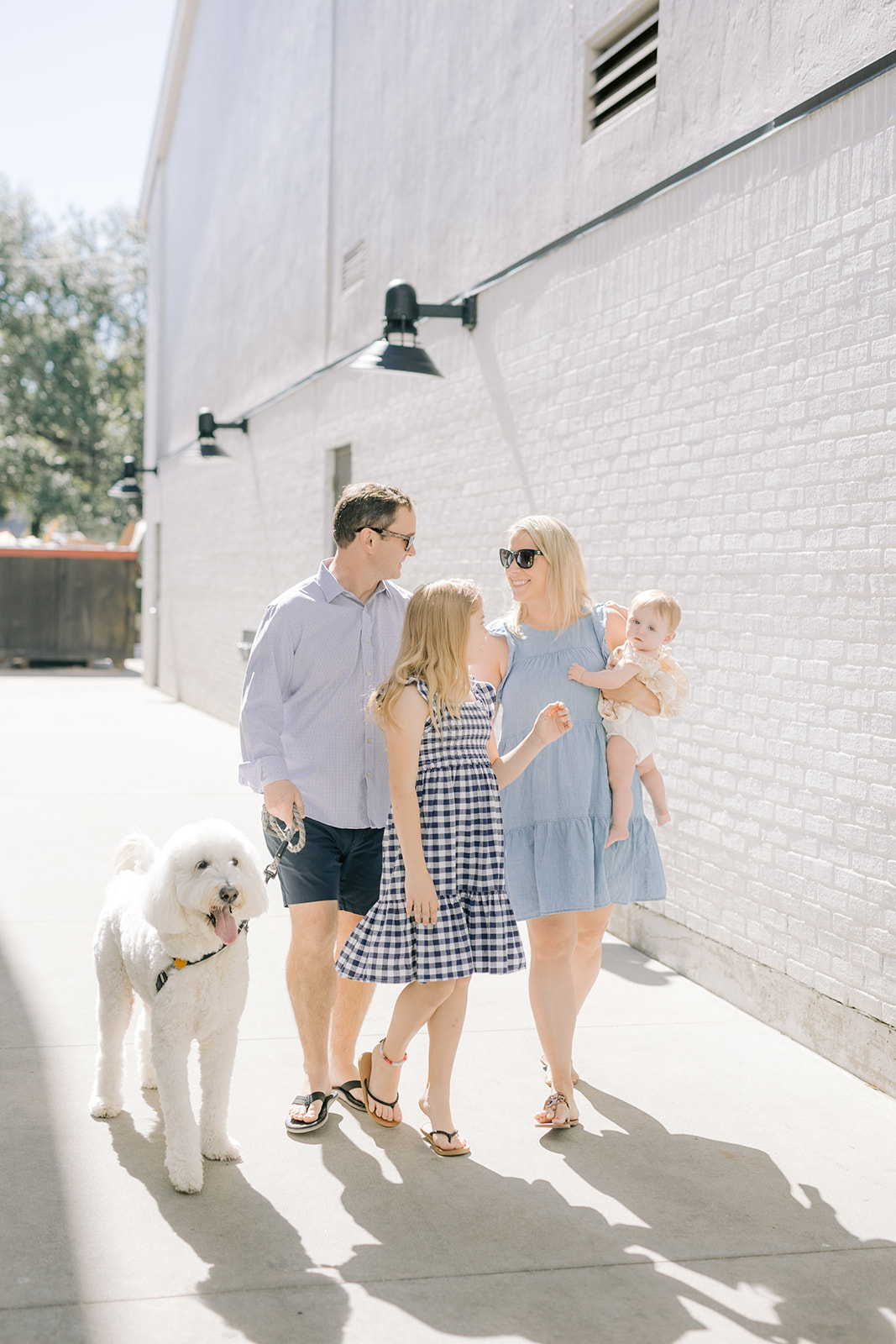 Experience the joy of family photography in Tampa’s scenic Hyde Park with Hernan.
