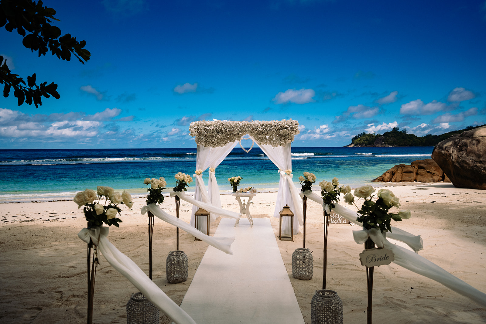 Photography of a wedding in Seychelles on Baie Lazare beach
