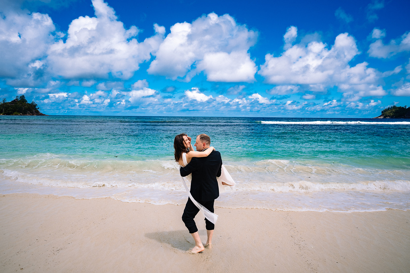 Photography of a wedding in Seychelles on Baie Lazare beach
