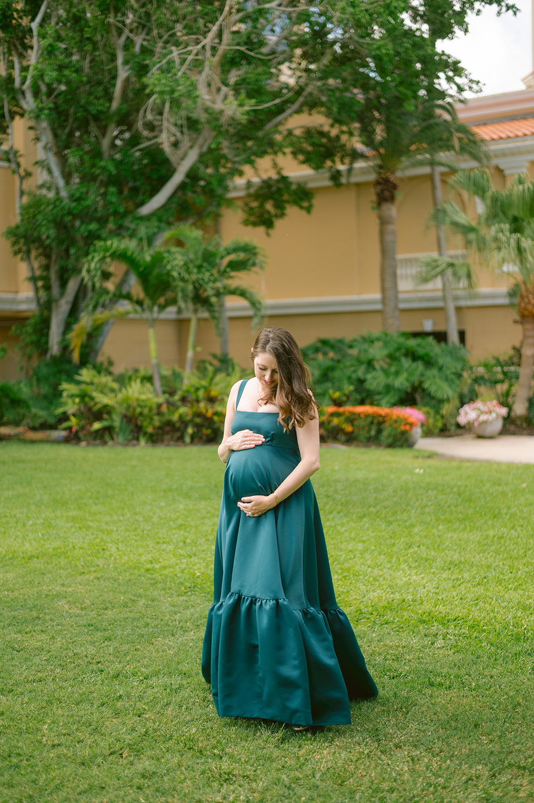 Gorgeous Amanda showcasing her baby bump in her custom green dress