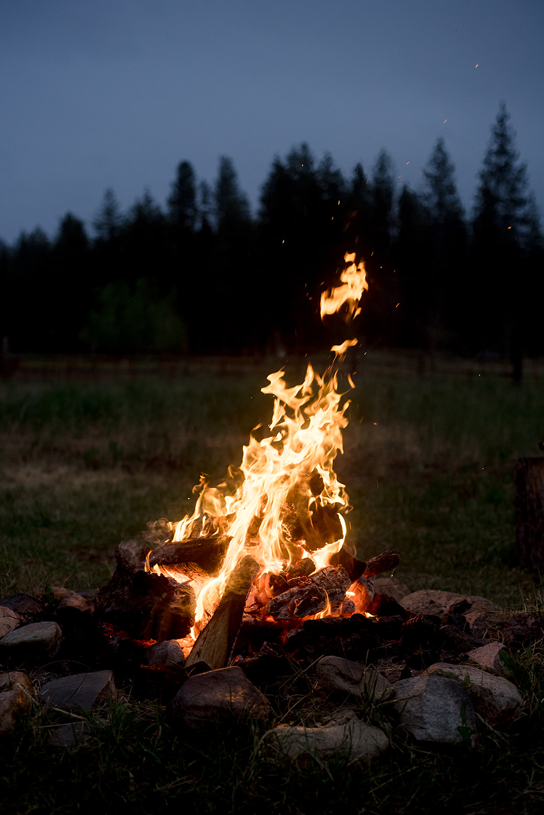 Mazama Ranch House campfire