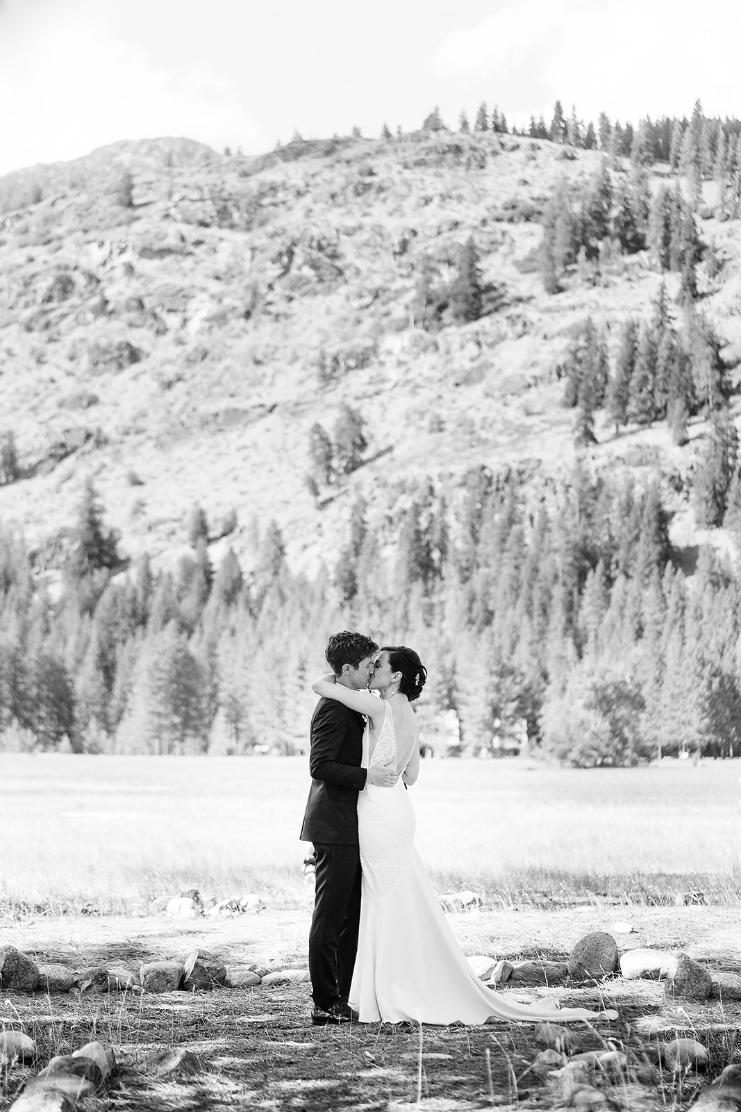 first kiss with mountain backdrop at Mazama Ranch House Wedding ceremony