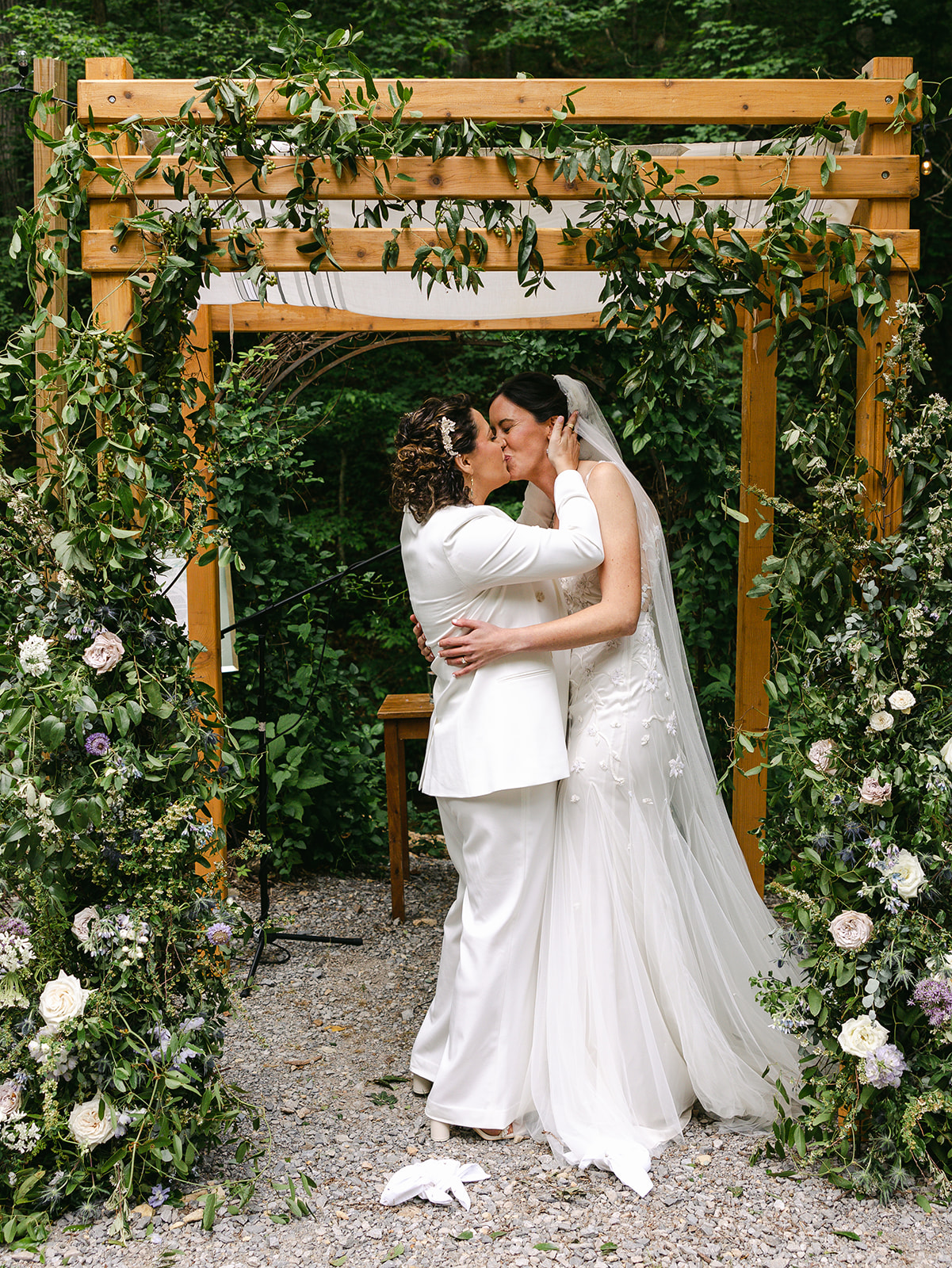 A couple who got married in Nashville Tennessee say their vows in front of chuppah 