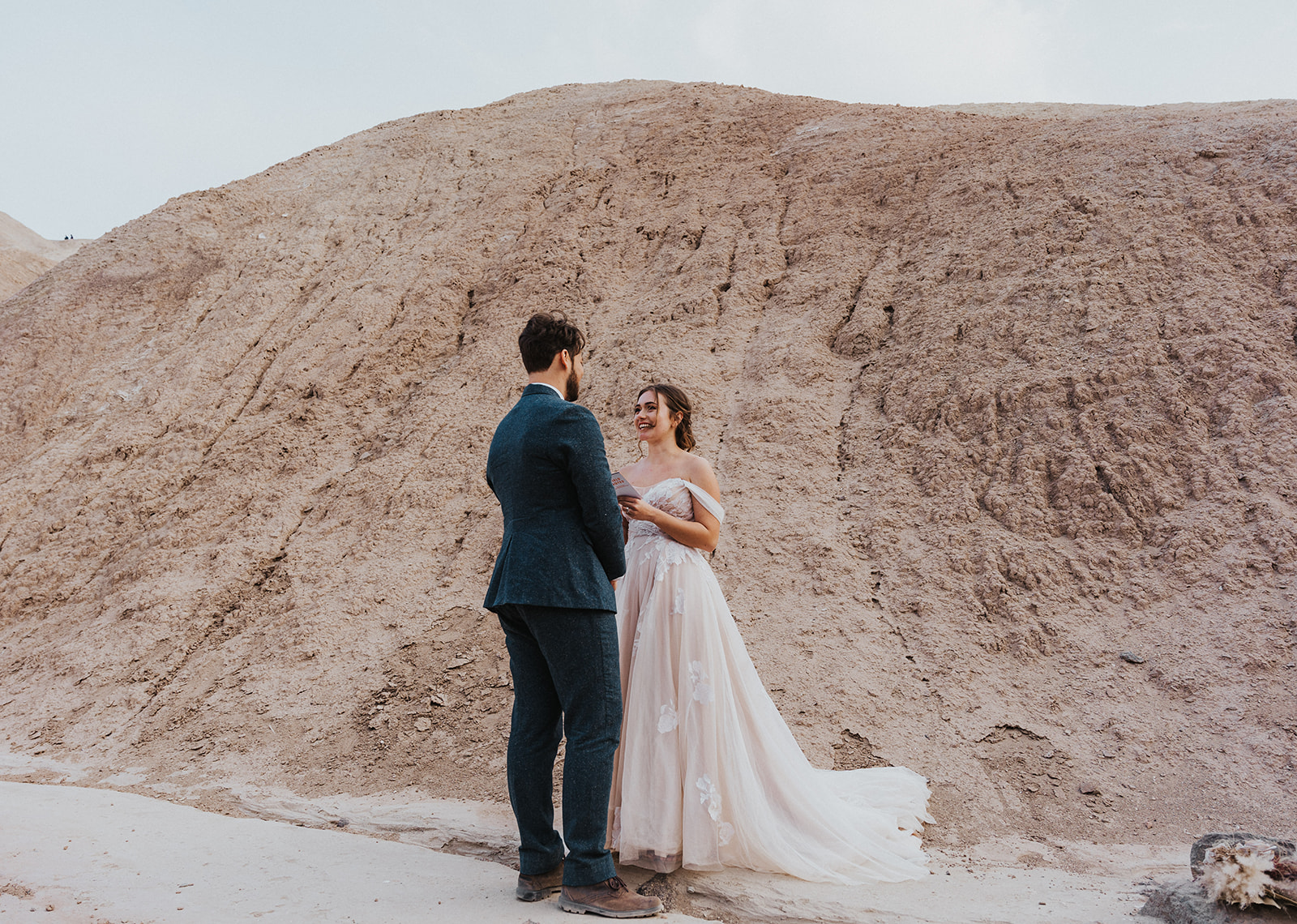 Death Valley elopement couples vow reading 