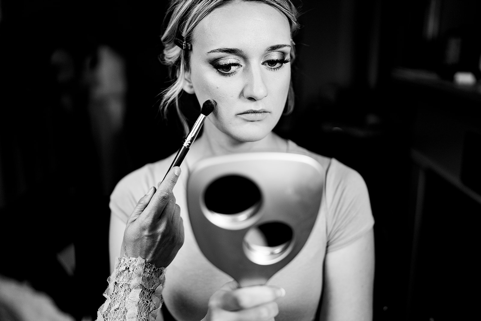 Bride gets ready for her wedding day 