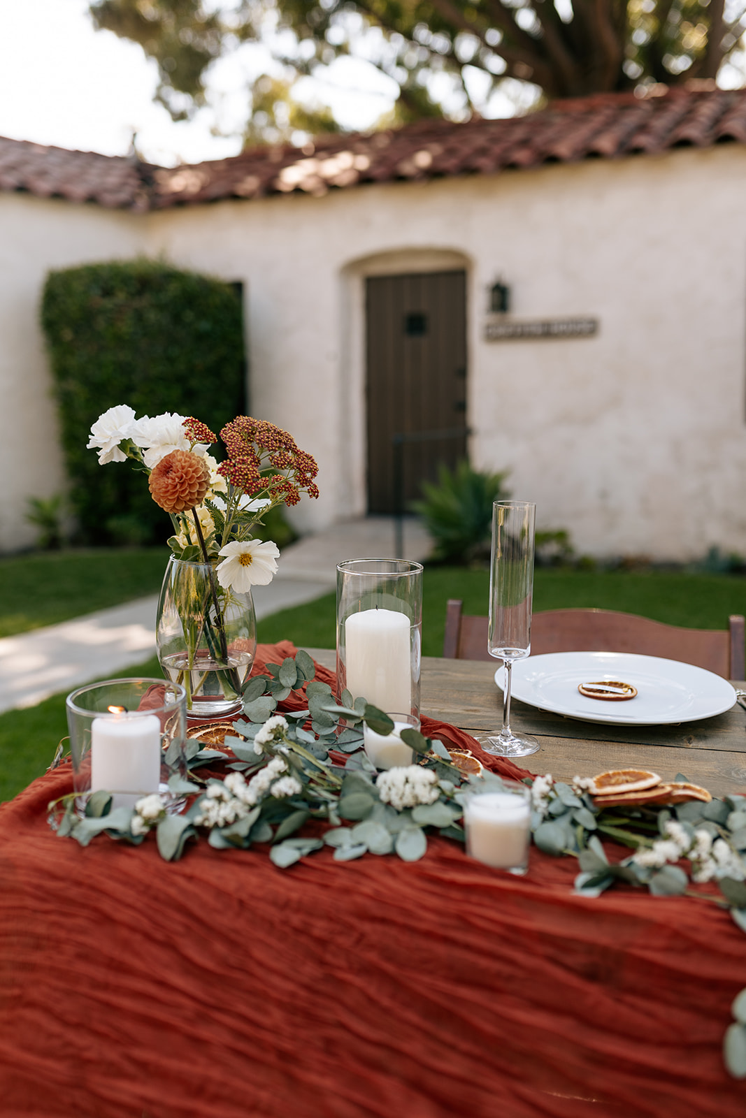 griffith house anaheim california socal orange county wedding warm jewel toned flowers bride bouquet table decor
