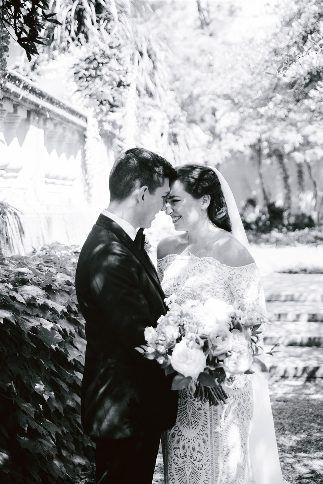 Captivating snapshots of the bride and groom amidst the lush surroundings of the Art Institute gardens.