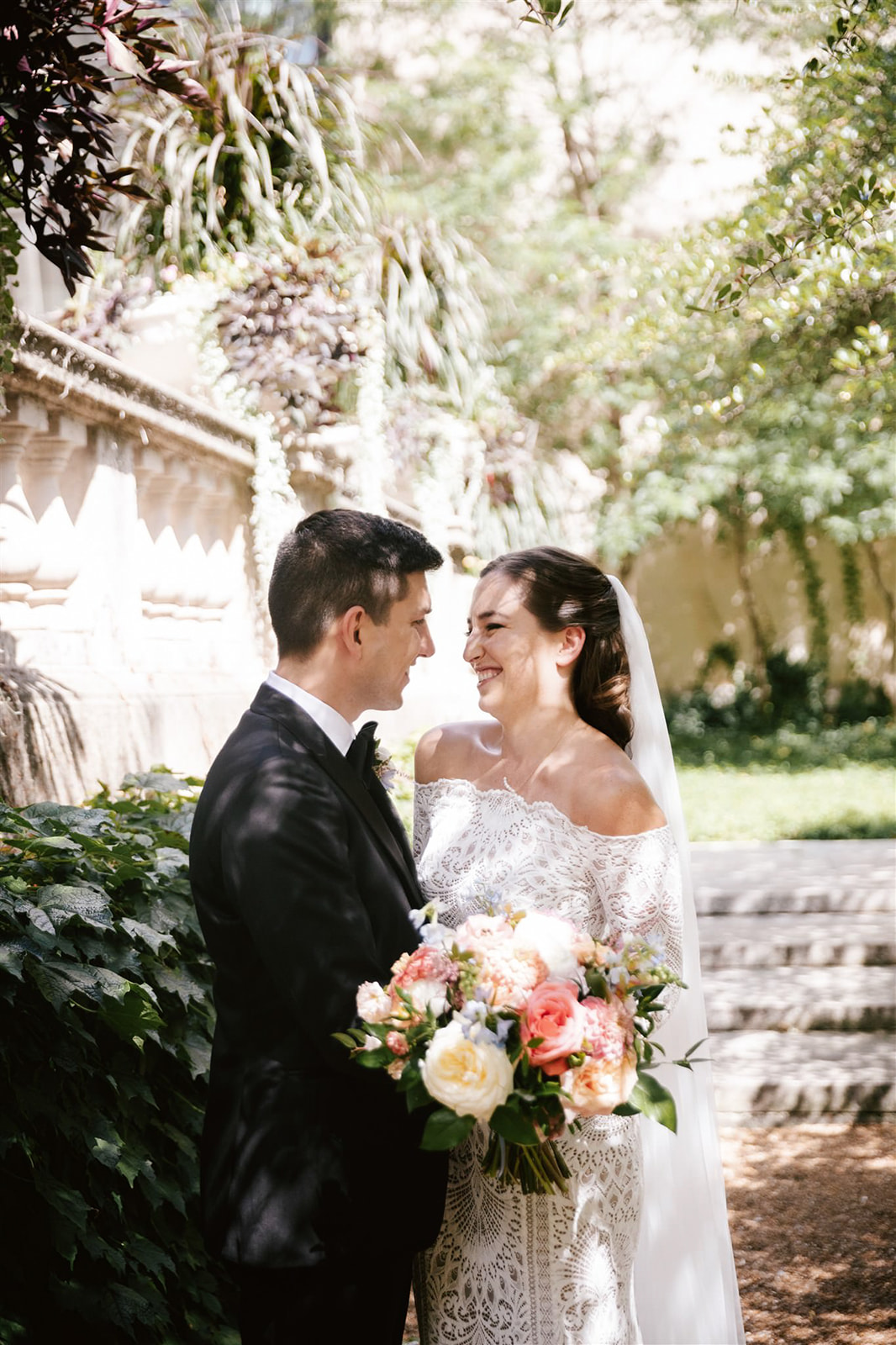 Captivating snapshots of the bride and groom amidst the lush surroundings of the Art Institute gardens.