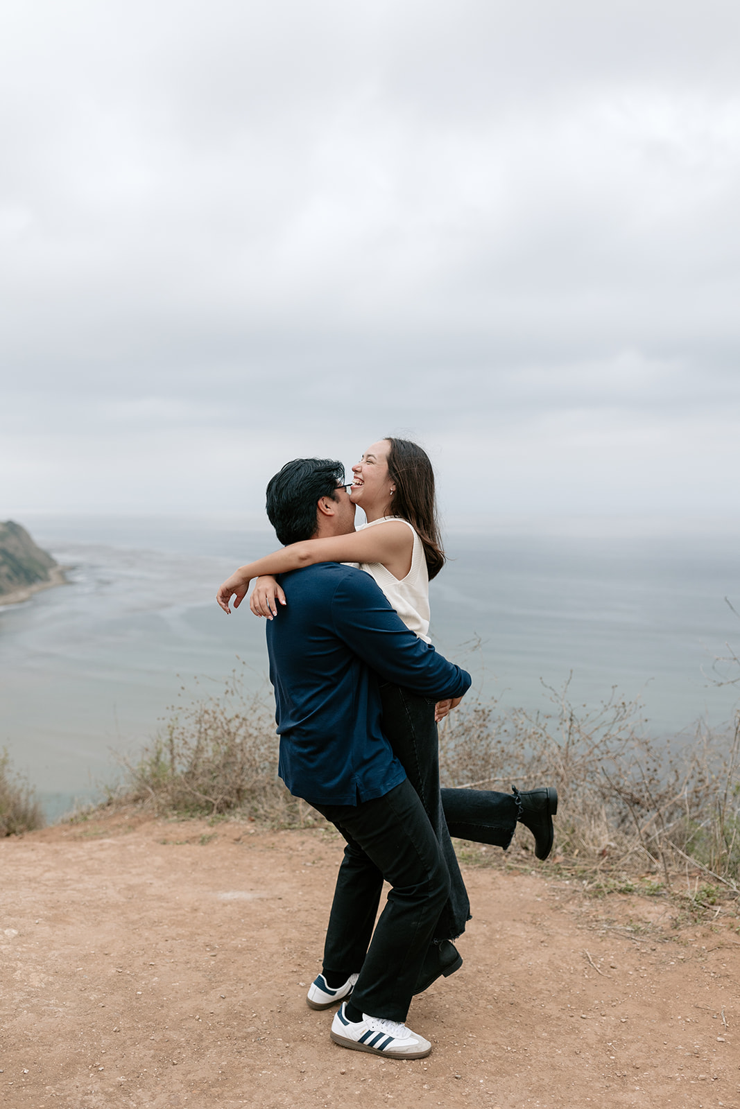 palos verdes california socal cliffside engagement photoshoot couples photographer california photographer couples poses