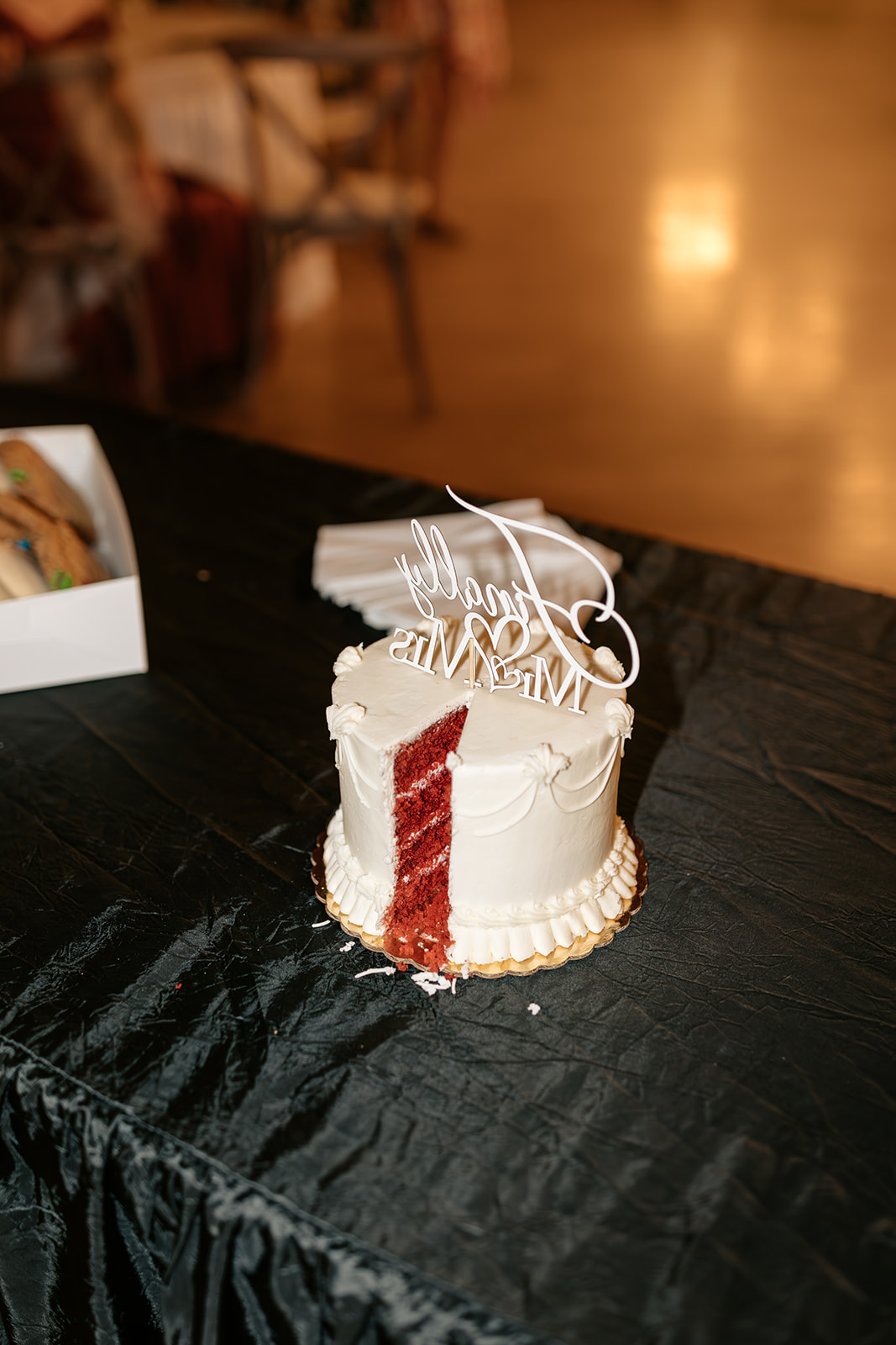 copper gables barn wedding roy washington state wedding cake cutting single layer white wedding cake eating couples