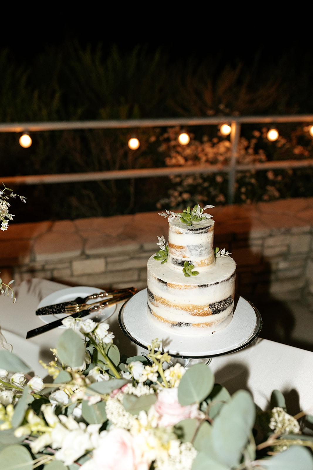 point vicente lighthouse wedding rancho palos verdes california cake cutting two layer rustic flower cake tasting