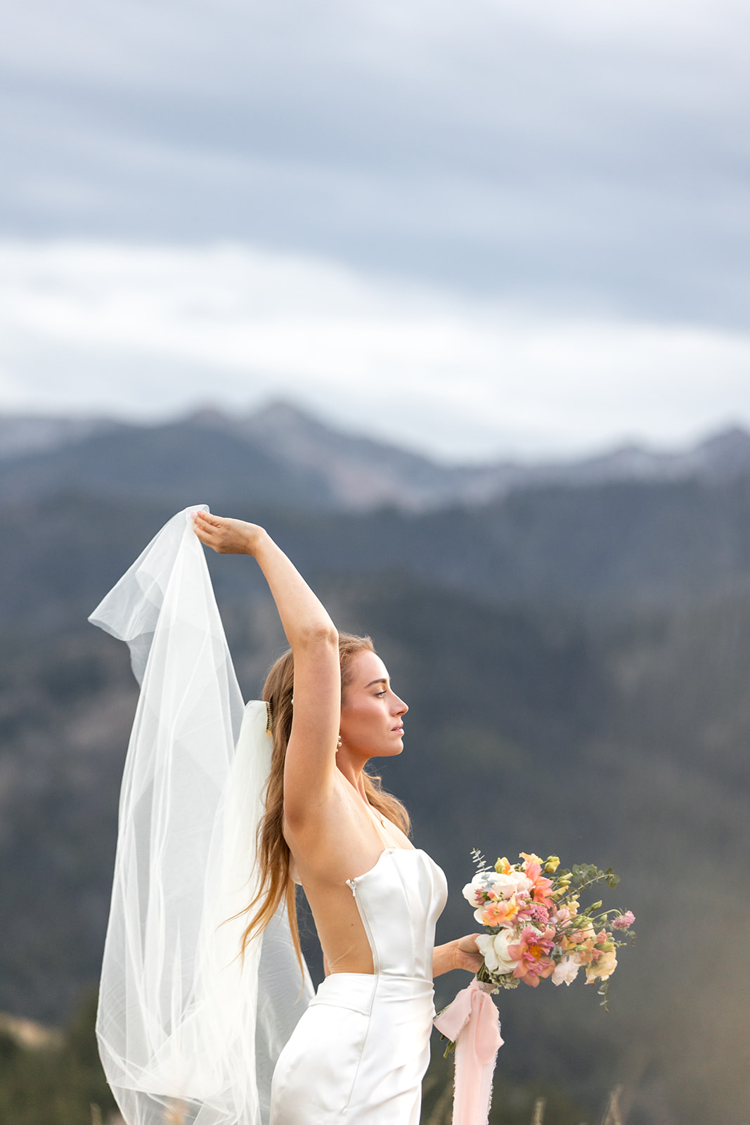 A stunning bride in Sun Valley, Idaho wearing an Ines Di Santos couture gown with a veil from Twigs and Honey.