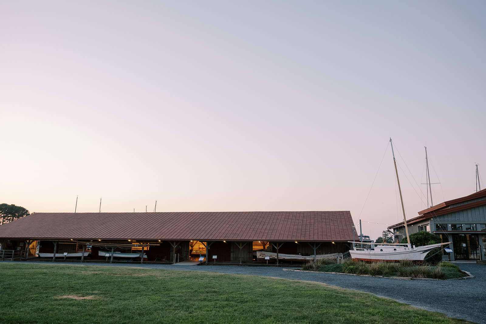 chesapeake bay maritime museum boat house for weddings and cocktail hours