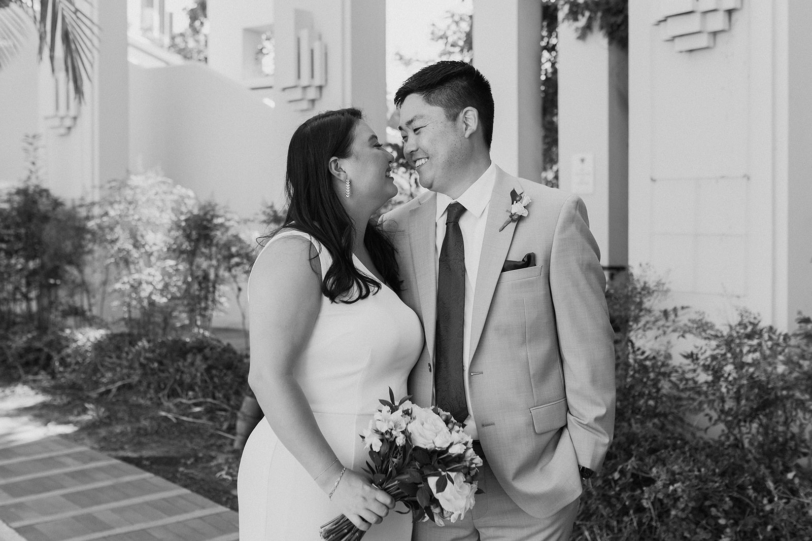 a couples beautiful wedding portraits at the Beverly Hills City Hall