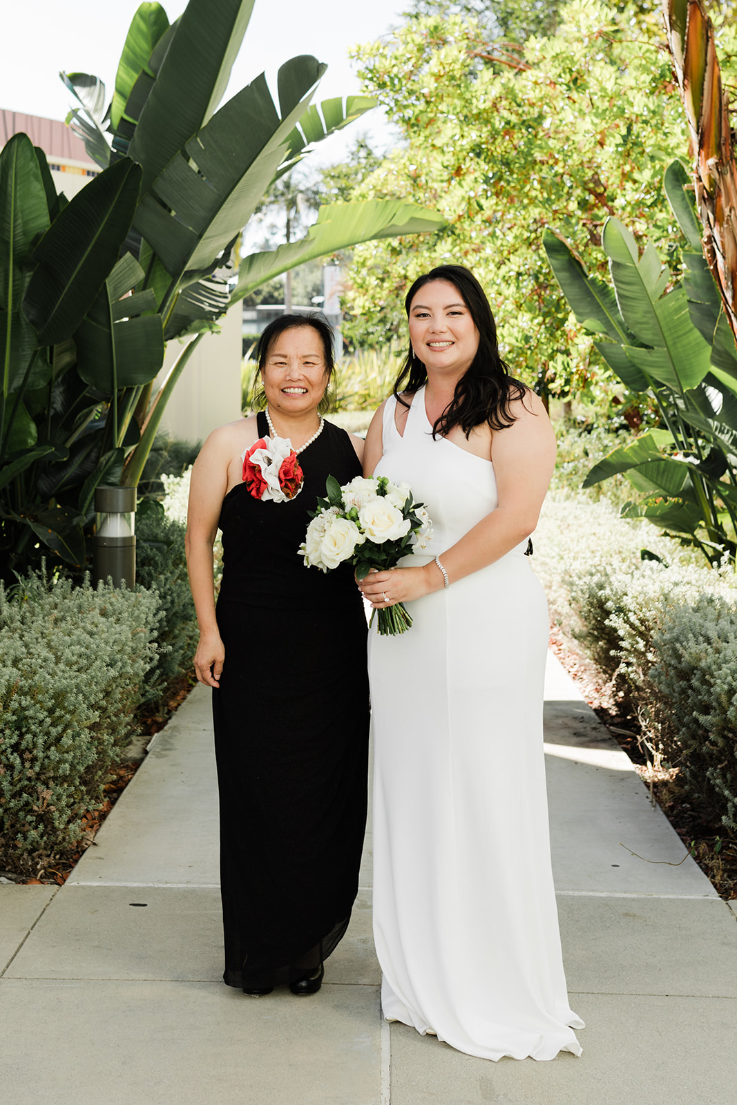 Gorgeous family wedding portaits at a couples Beverly Hills City Hall elopement