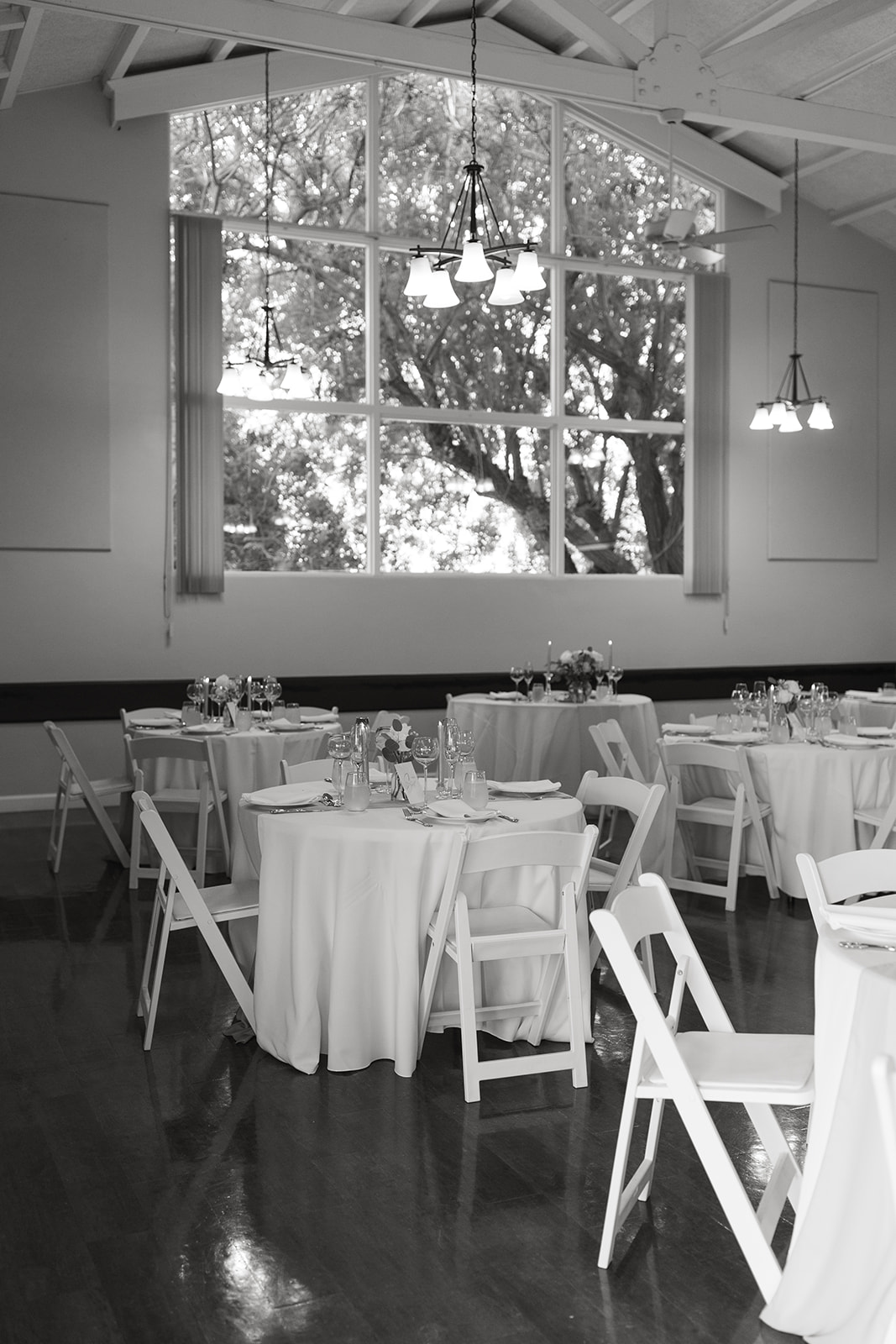 womens club wedding southern california laguna beach socal white wedding details seating chart wedding reception