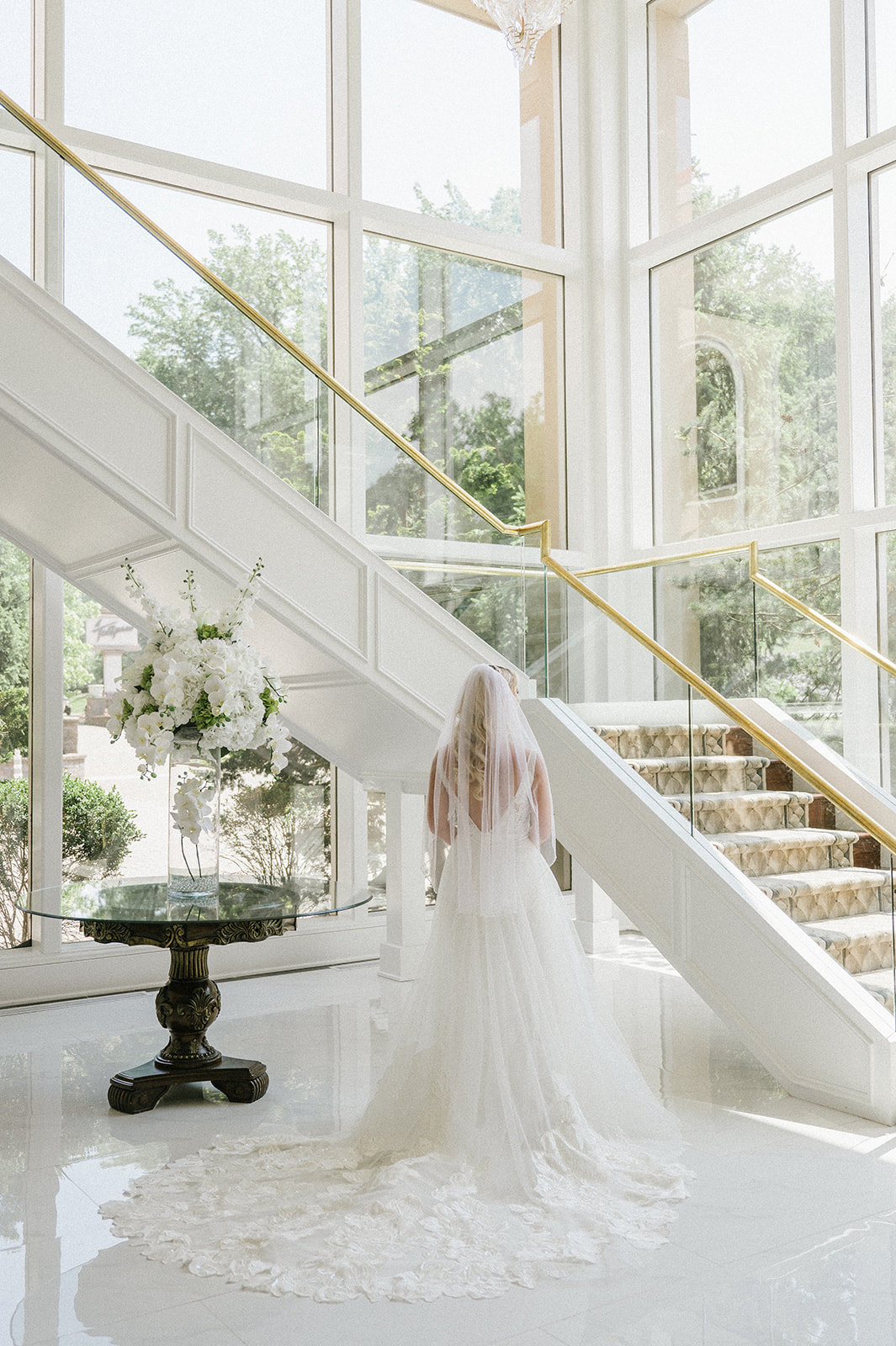 Bride at il Tulipano staircase 