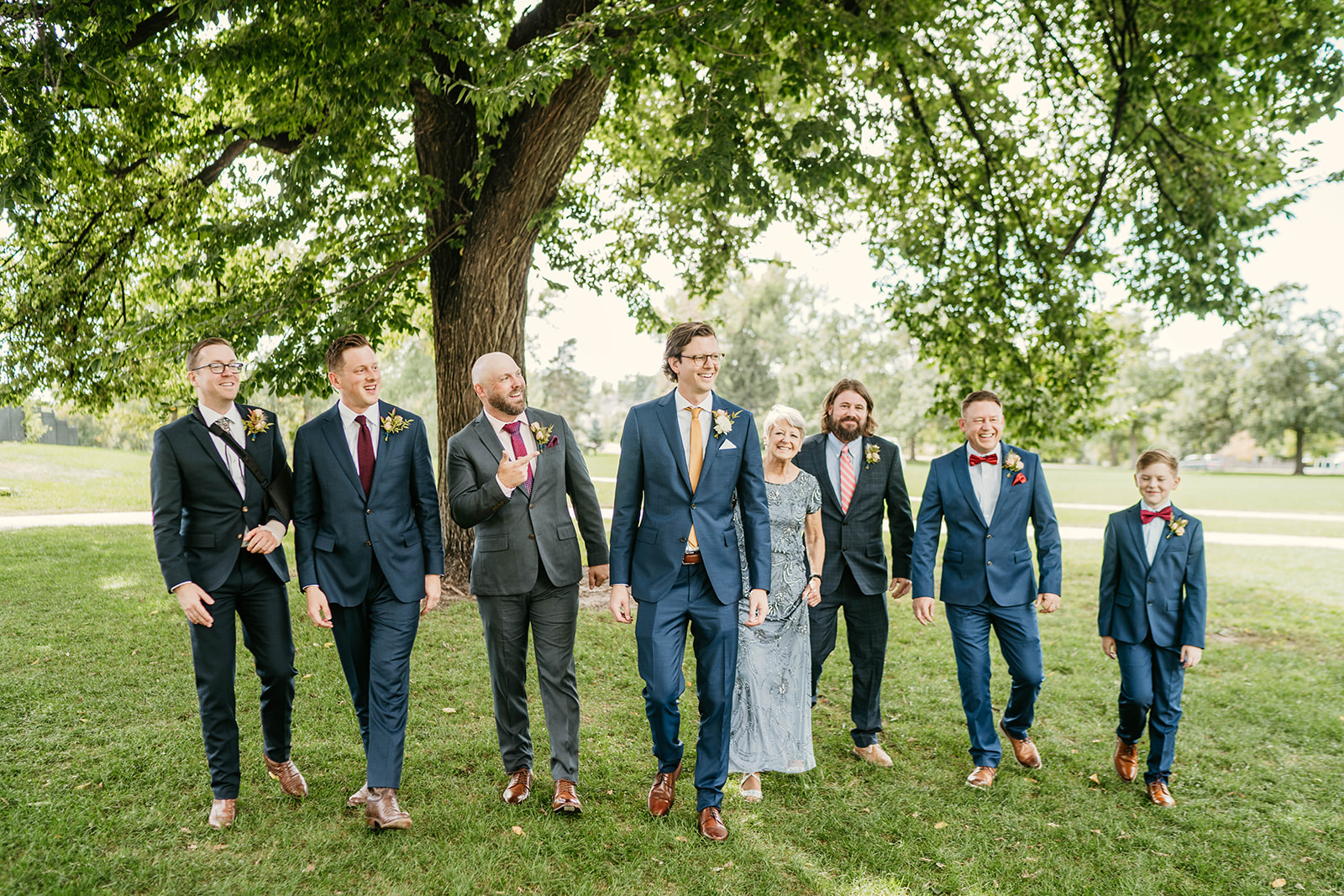 groomsmen wedding photos