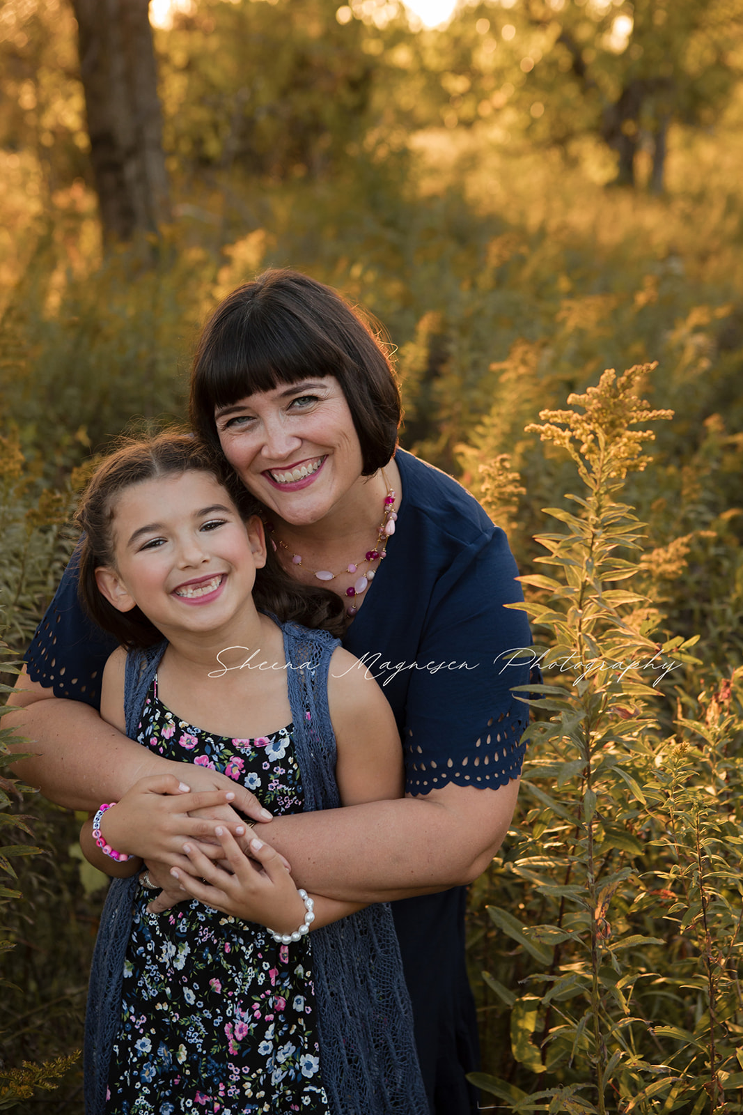 Outdoor Fall family session in Naperville during the golden sunset hour.