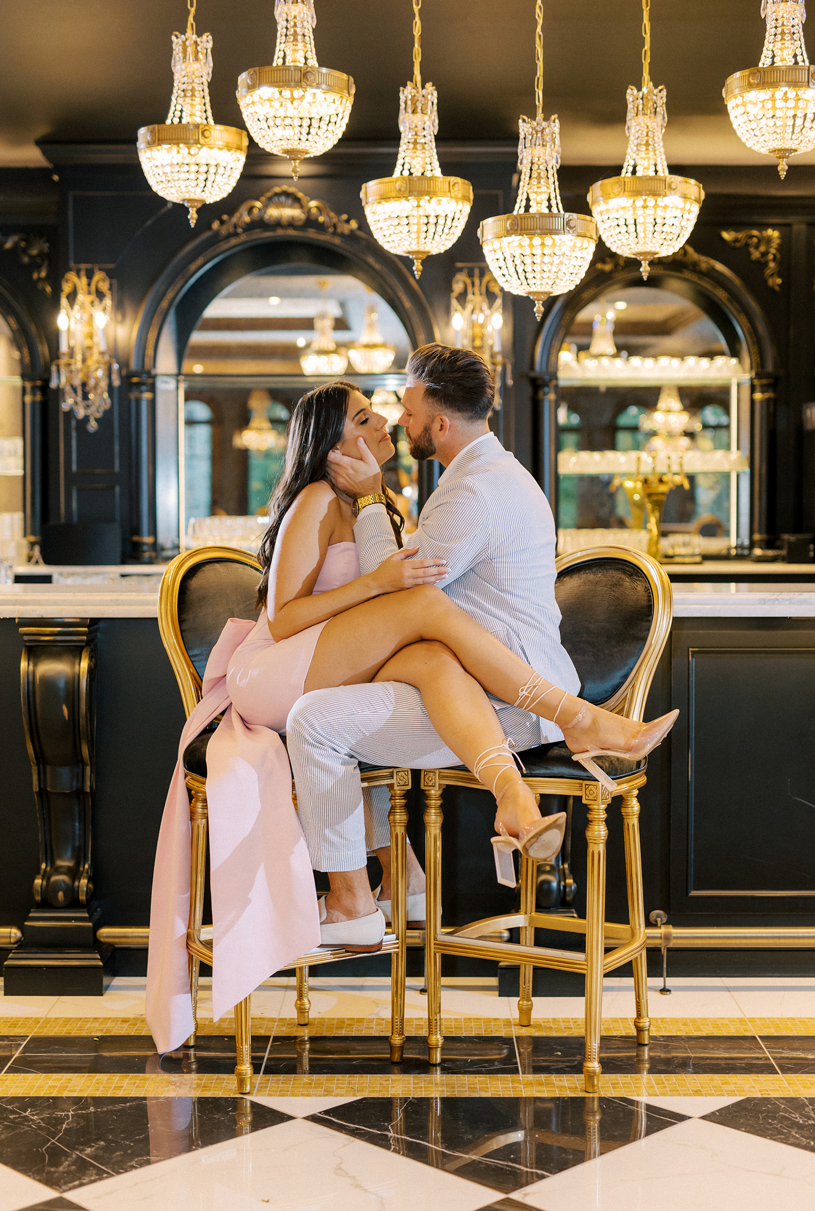 A classy & chic engagement photo session at the Willows at Ashcombe Mansion