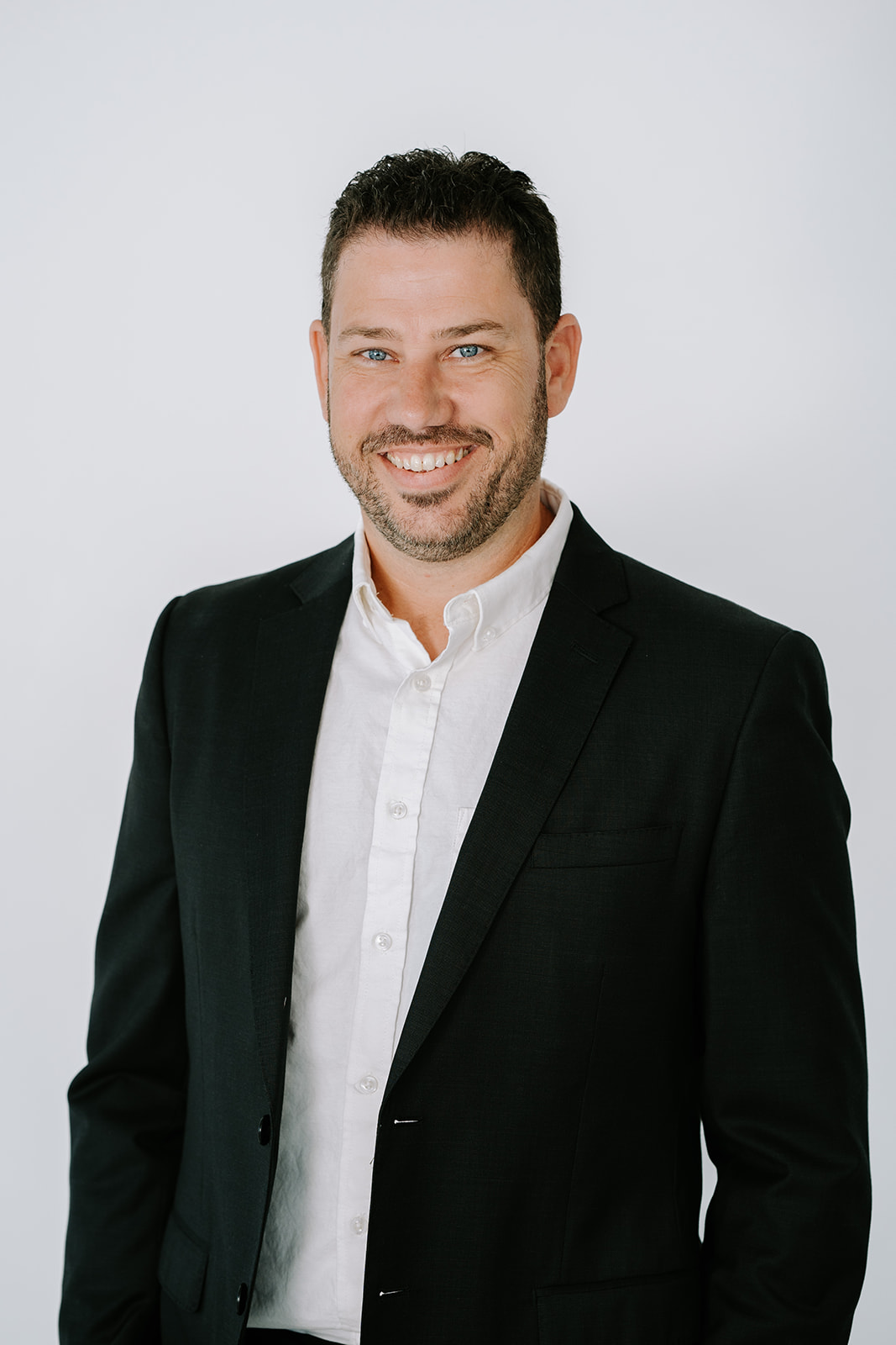 headshot of male real estate agent