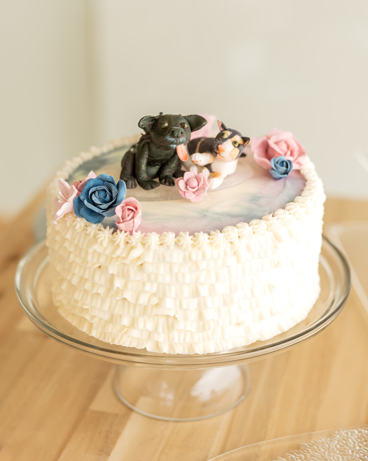 incorporating pets into wedding day cake