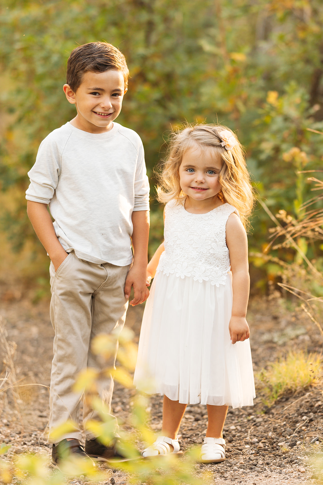 neutral outfits for fall family photos in castle rock colorado with pine trees and forest 80108