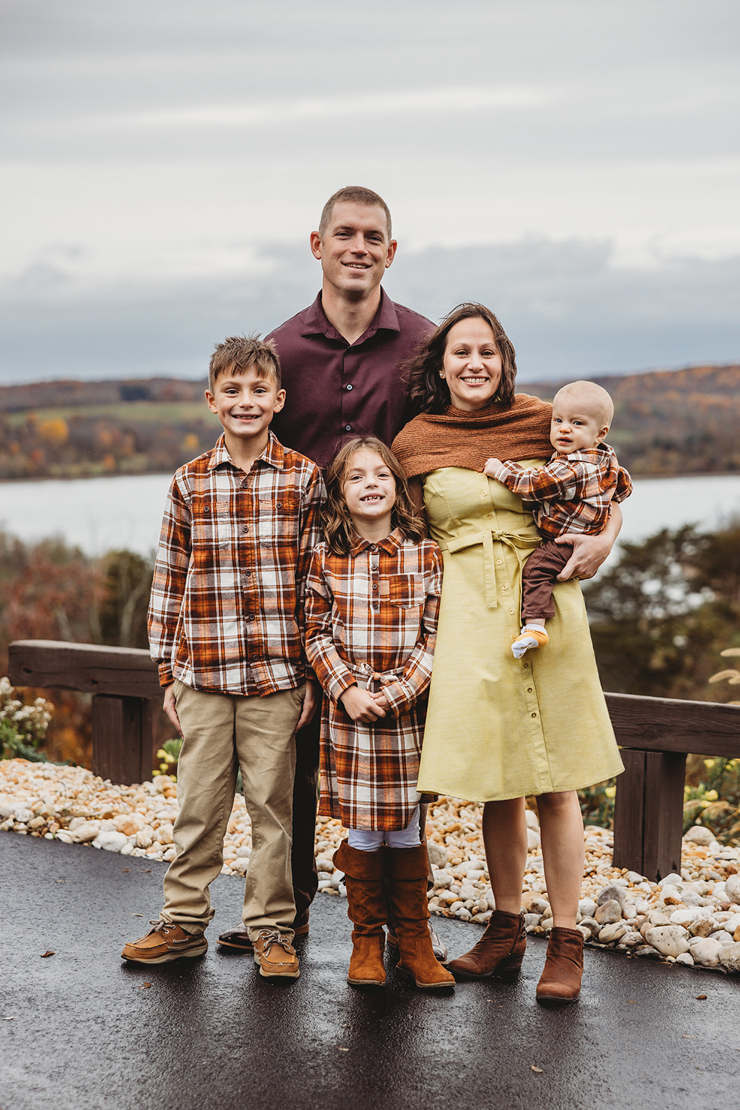 rainy outdoor fall family portrait session photoshoot Blue Marsh Lake Reading Wyomissing Pennsylvania