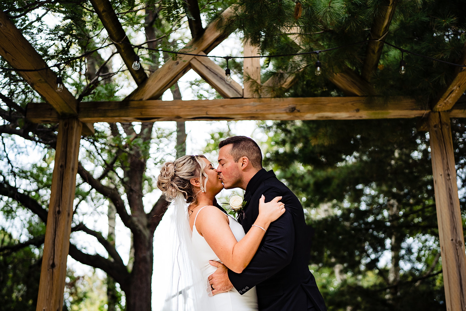 Couple first kiss at the barn wedding 