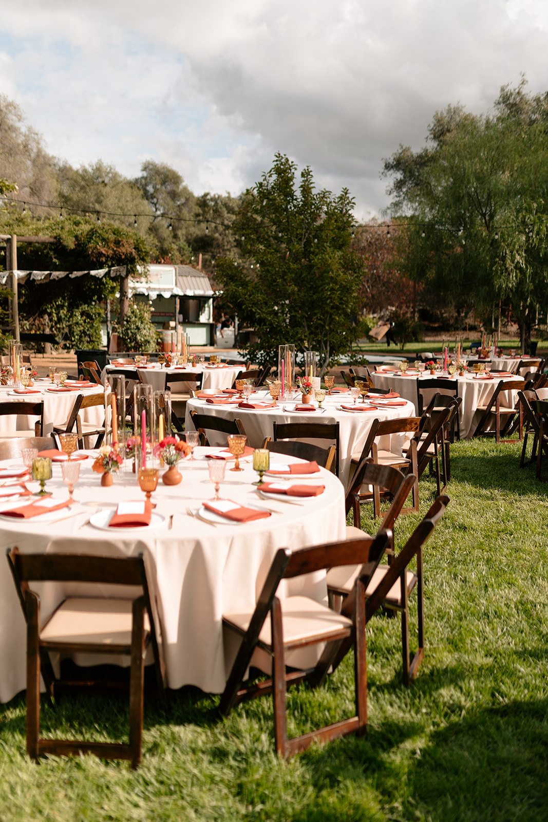 sacramento california backlyard wedding norcal wedding reception venue backyard reception outdoors red table decor