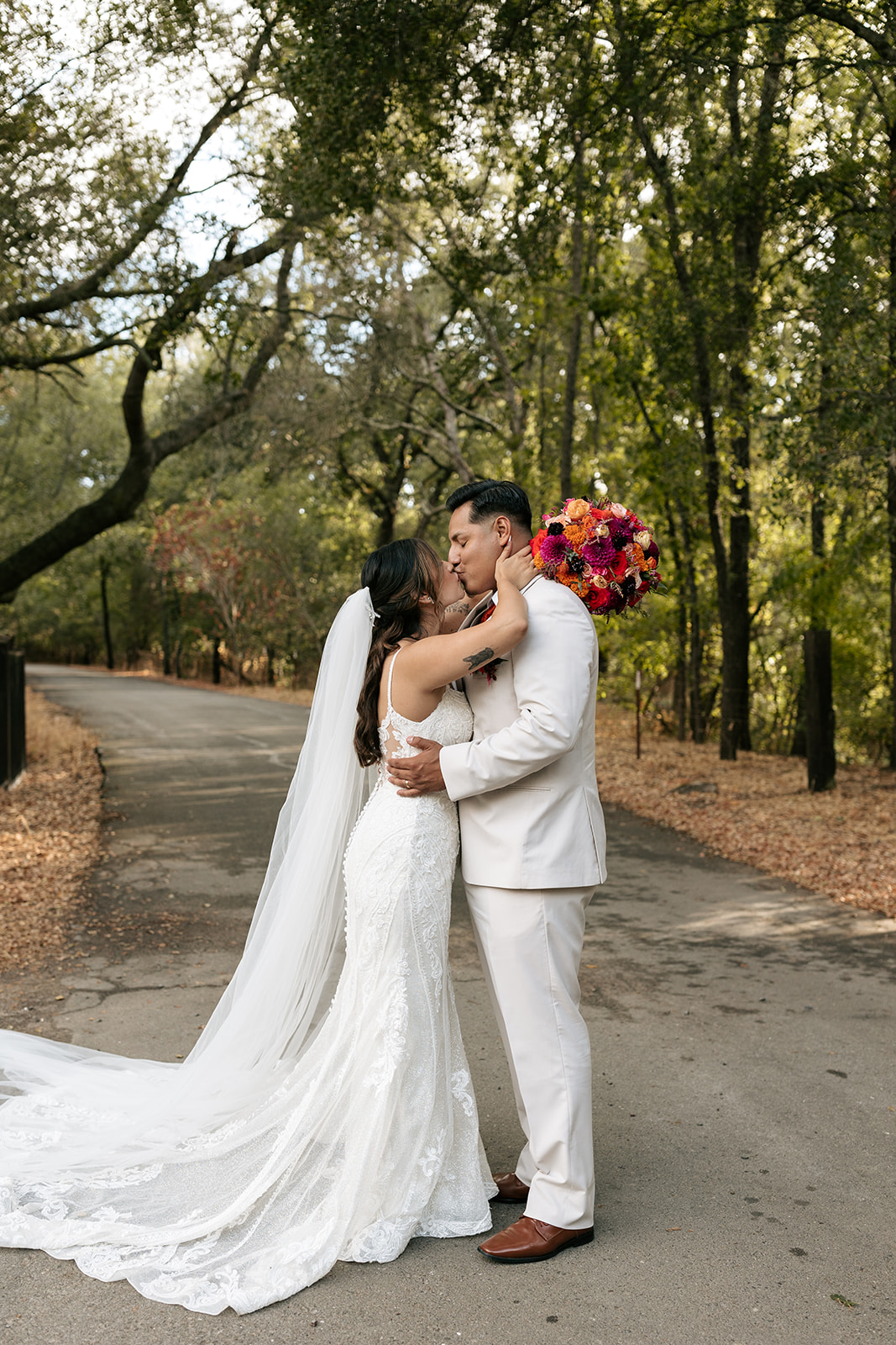 sacramento california backlyard wedding norcal bride and groom romantic pictures bride and groom poses ideas forest pics