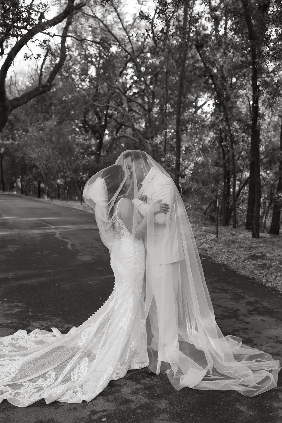 sacramento california backlyard wedding norcal bride and groom romantic pictures bride and groom poses ideas forest pics