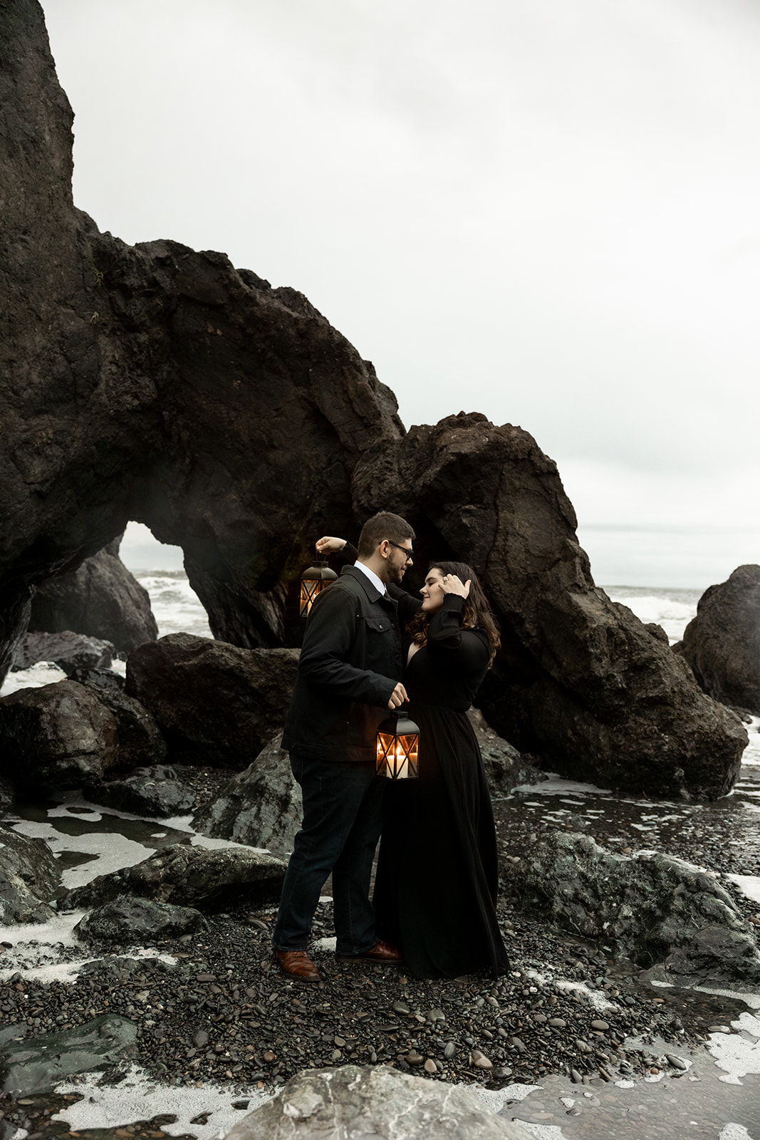 Seattle wedding photographer captures engagement photos in the Olympic National Park in the ocean