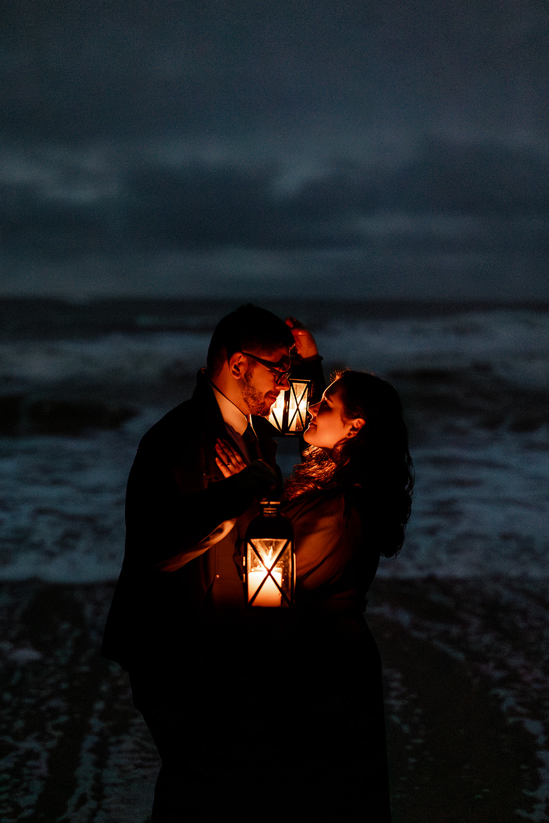 Seattle wedding photographer captures engagement photos in the Olympic National Park in the ocean