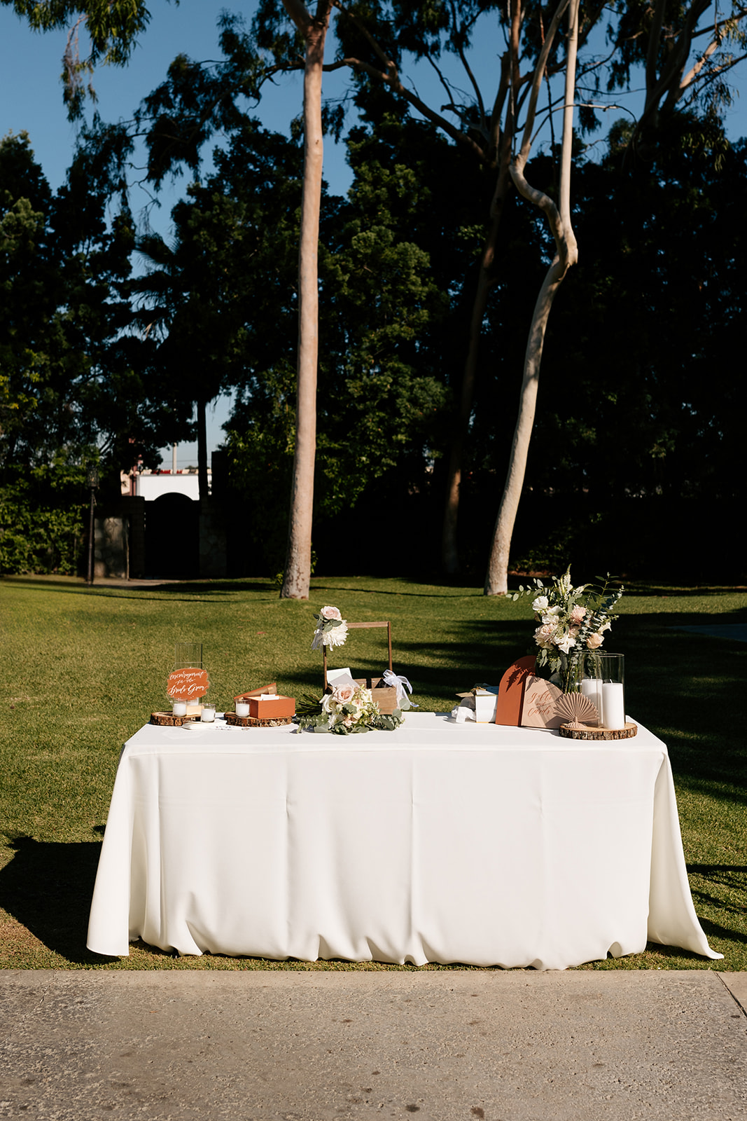 griffith house wedding anaheim california wooden wedding arch reception seating arrangement idea outdoor reception socal