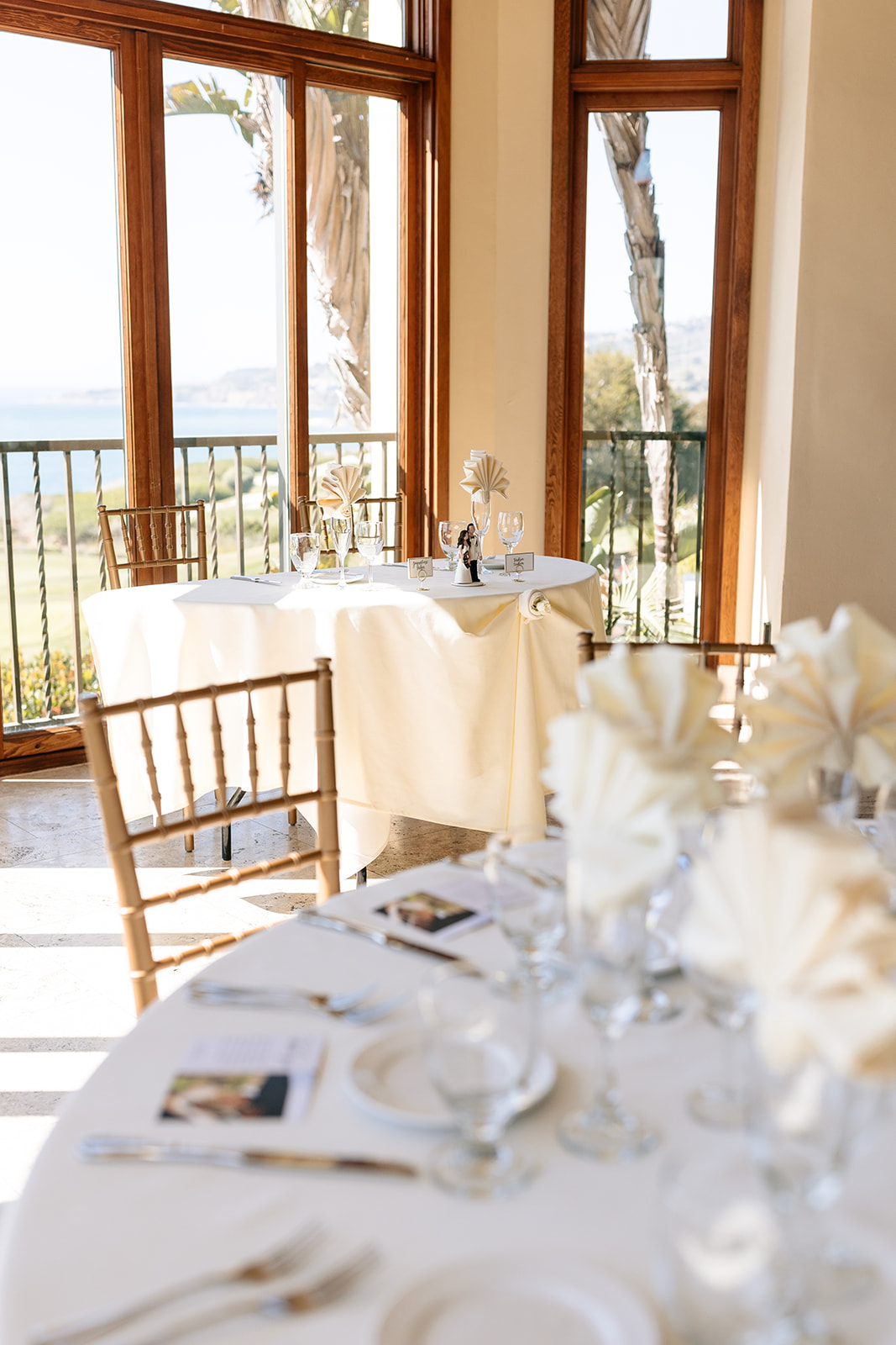 elegant palos verdes socal california wedding elopement blue and white wedding flowers wedding table decorations ideas