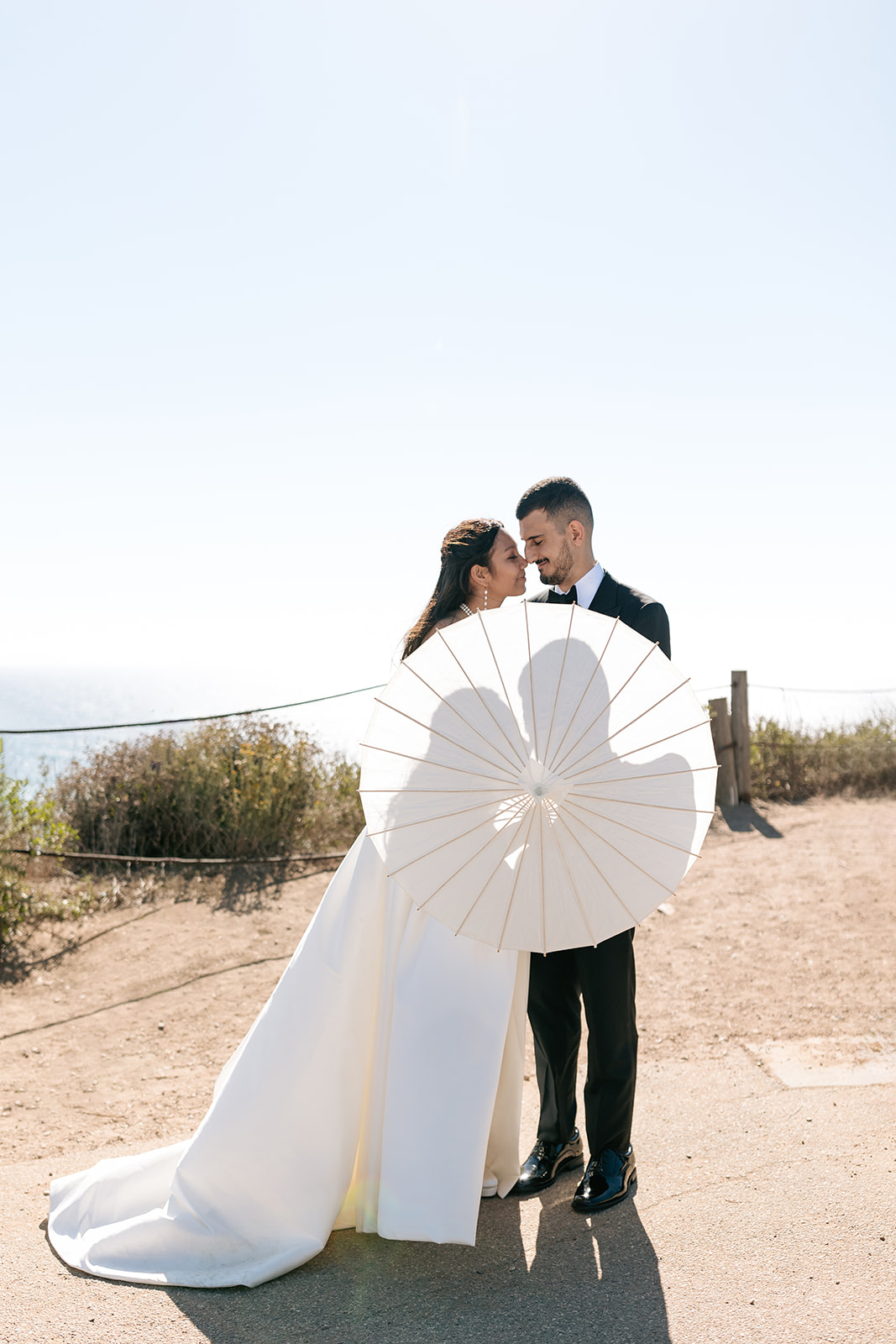 elegant palos verdes socal california wedding elopement parasol wedding umbrella wedding outdoor bride and groom picture