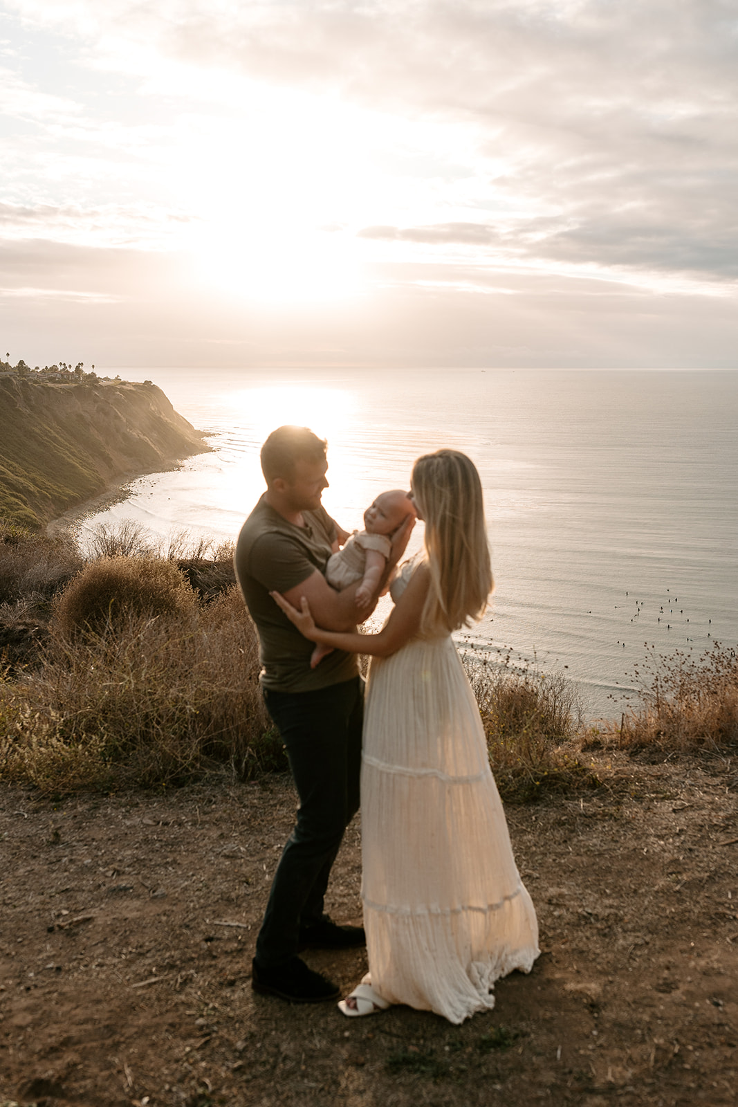 palos verdes sunset cliffside family newborn photoshoot best locations california beaches photoshoot locations socal