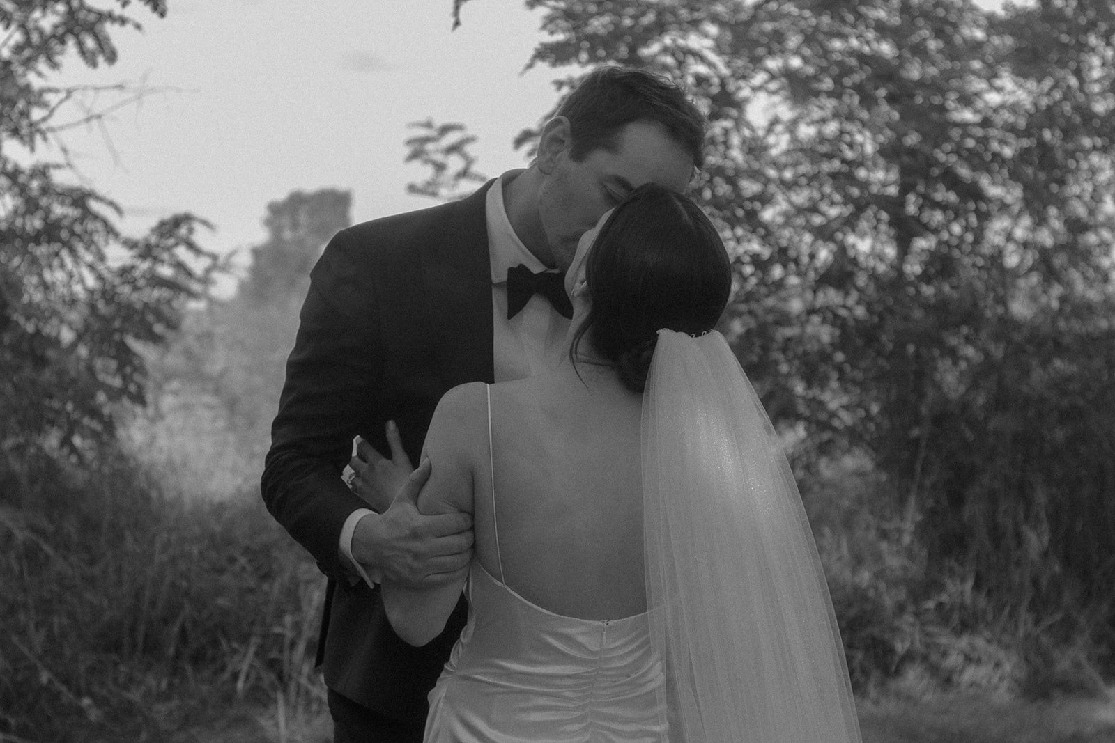 wedding Brighthouse Farm Prince Edward County Toronto wedding photographer