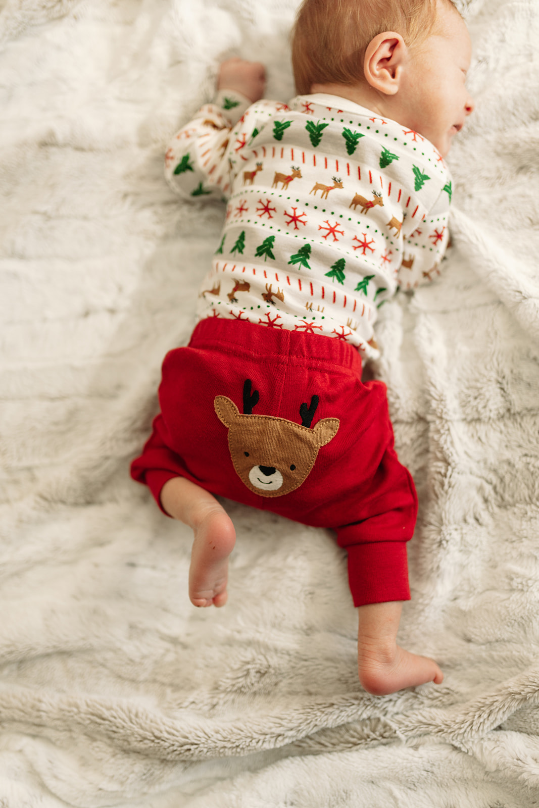 castle pines colorado newborn baby photographer with natural light in home | Christmas outfits
