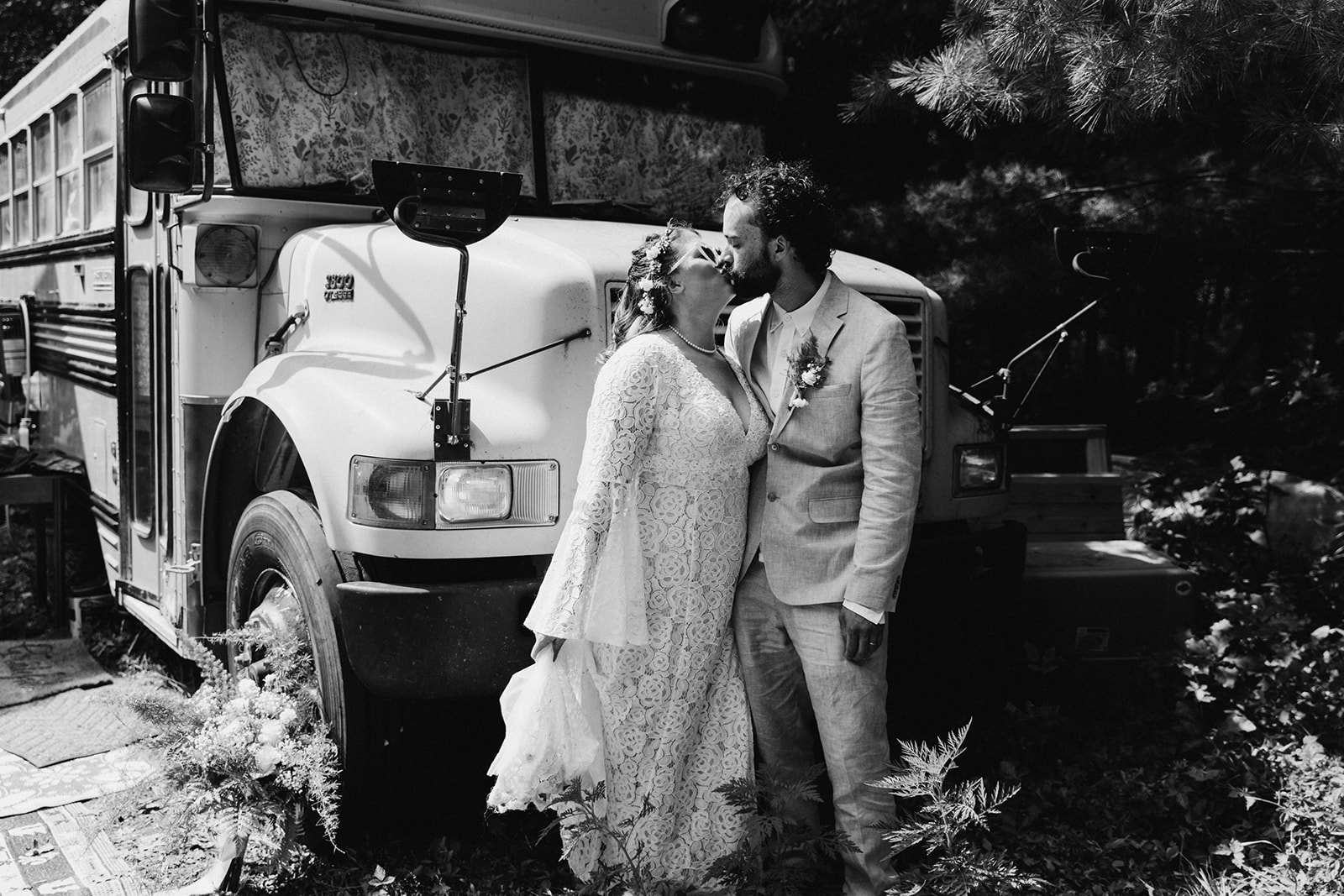 skoolie wedding pictures bus life nomad wedding Brianna Kirk Photography