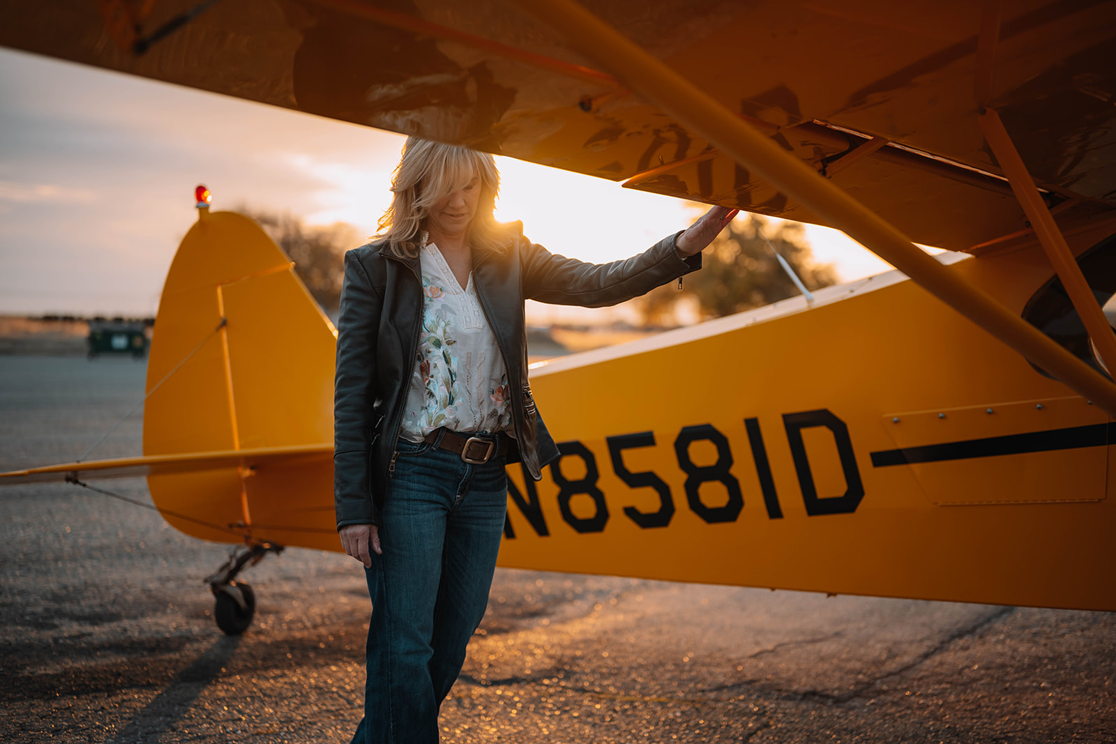 northern california photographer captures lifestyle images for pilots in airplanes