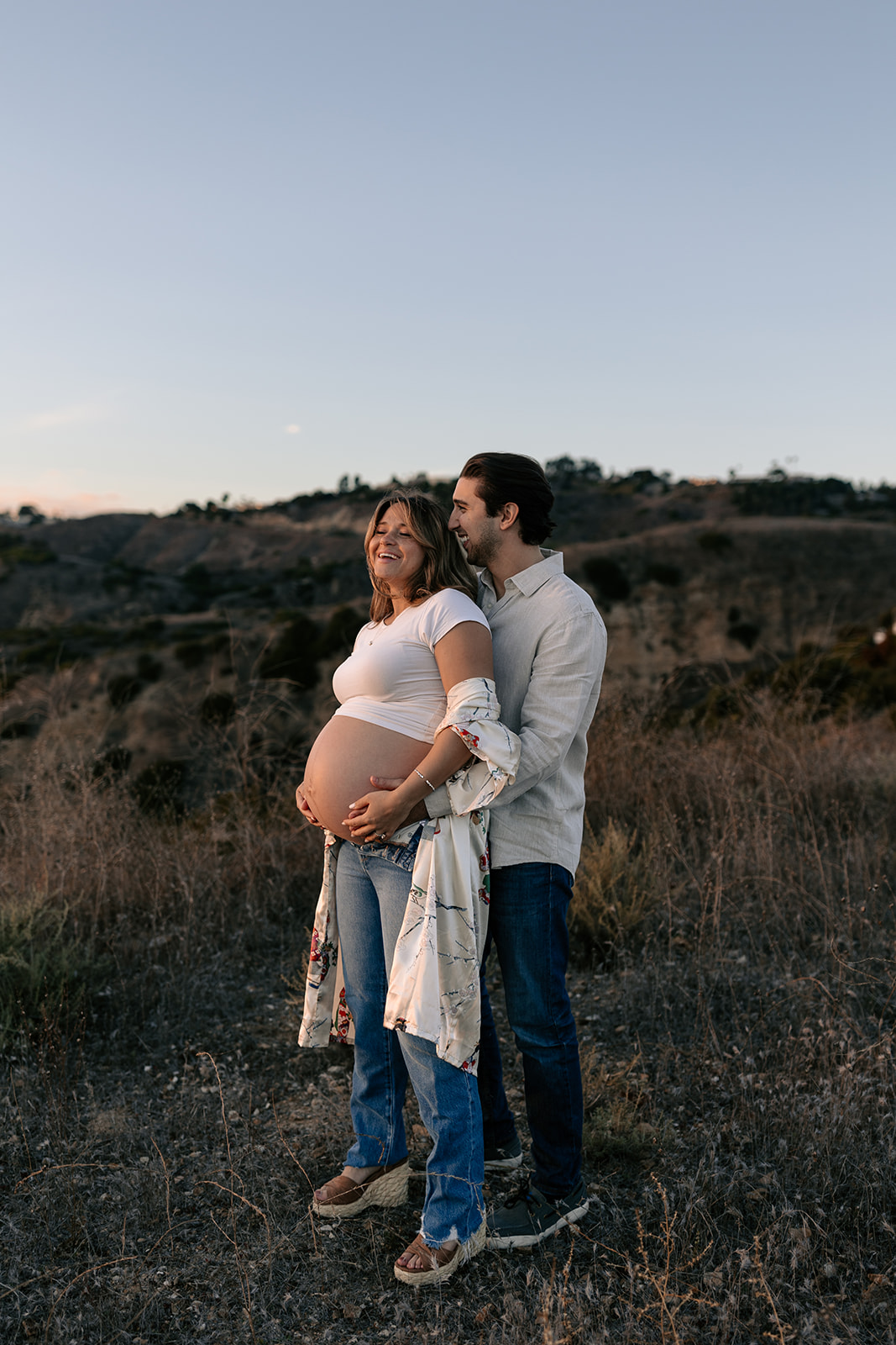 sunset maternity photoshoot rolling hills california couples photoshoot california couples photographer couples poses 