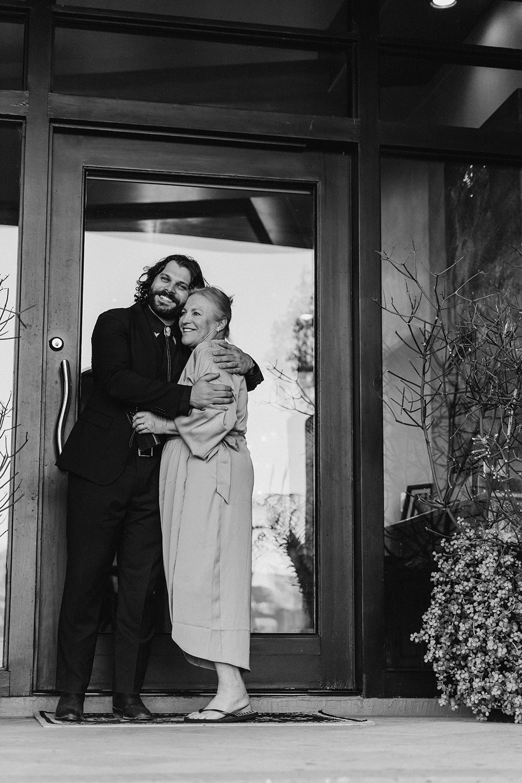  candid groom and mother documentary moment at southwest arizona desert wedding brianna kirk photography