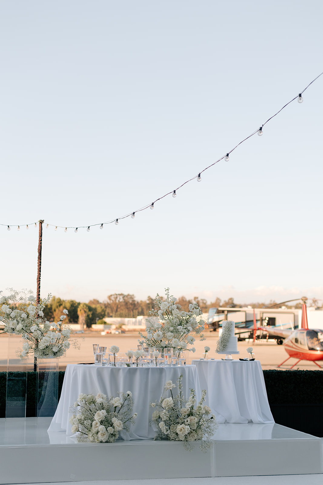 hangar 21 wedding fullerton california modern wedding minimalist wedding table decorations white wedding flowers roses