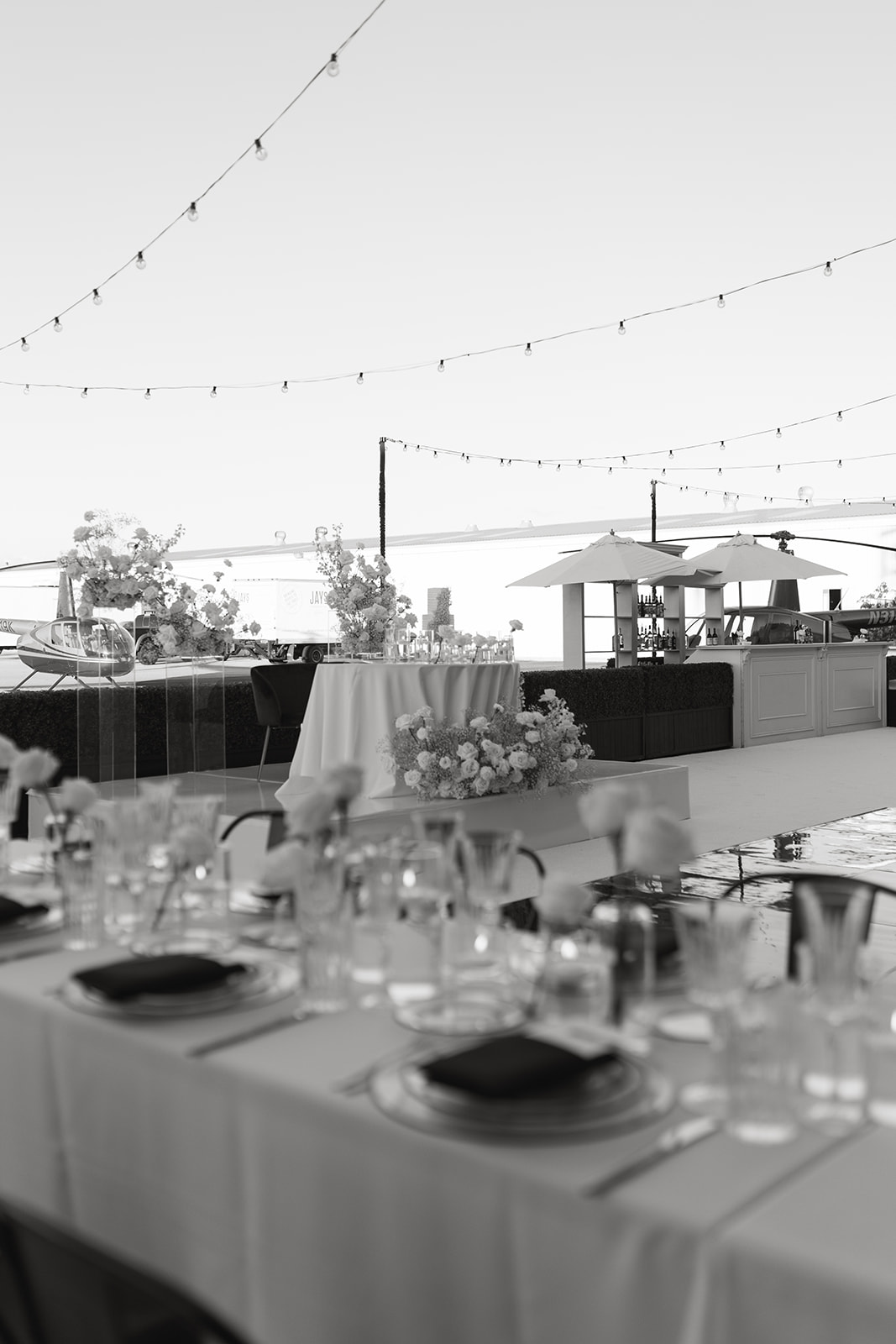 hangar 21 wedding fullerton california modern wedding minimalist wedding table decorations white wedding flowers roses