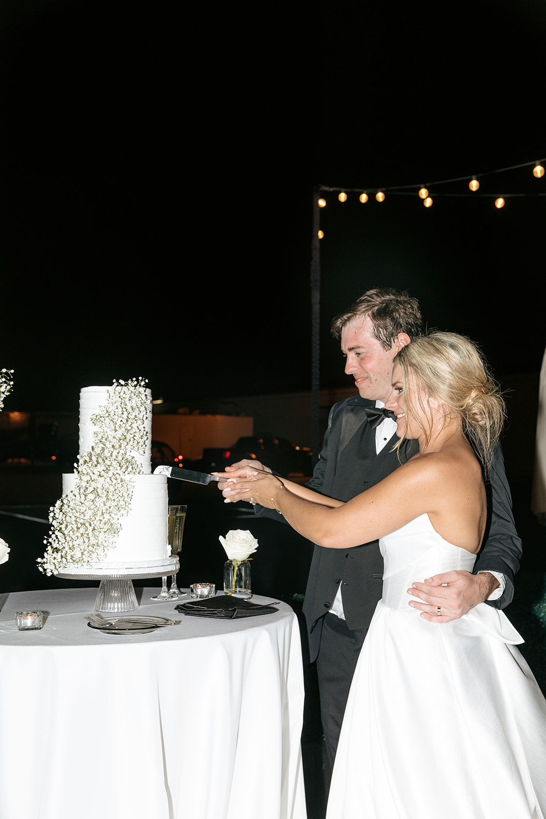 hangar 21 wedding fullerton california cake cutting wedding cake fun cake cutting pictures cake cutting photos