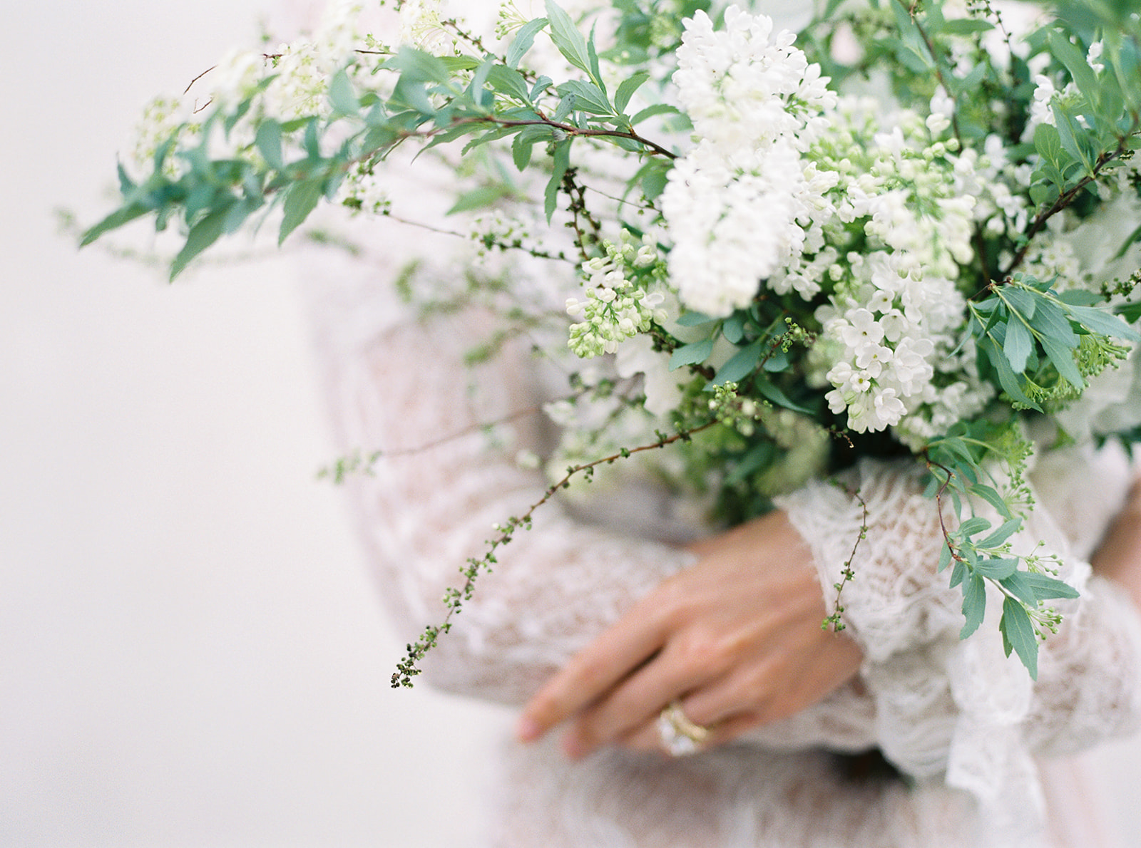 White & Green Wedding Bouquet: Florals by Plenty of Petals - Katarzyna Walker
Luxury Film Photographer Elizabeth Selena 